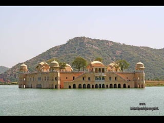 Jaipur. El Jal Mahal (palacio del agua) parece flotar sobre el agua, cuando el monzón llena el lago Man Sagar. Era utilizado como pabellón de caza por los maharajás. www. laboutiquedelpowerpoint. com 