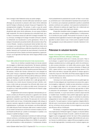 fonti di energia è stato totalmente escluso da questo sostegno.                     ridurrà probabilmente la produttività dei raccolti nei Paesi in via di svilup-
         In Asia meridionale, l’aumento della spesa nazionale per i sussidi         po, aumentando così in modo sostanziale le importazioni dei principali cere-
all’energia sta accrescendo la pressione sulle risorse idriche sotterranee          ali. Il commercio può compensare parzialmente la perdita di produttività
(perché l’energia è utilizzata per pompare l’acqua per l’irrigazione) e l’ap-       prevista e contribuire così a spalmare i rischi associati al cambiamento cli-
provvigionamento energetico. Per esempio, in parte a causa dei sussidi              matico, rafforzando la resilienza dei singoli Paesi che in determinati anni
all’energia, ﬁno al 60% della produzione alimentare dell’India dipende              o stagioni possono essere colpiti dagli eventi climatici.
attualmente dalle risorse idriche sotterranee, che sono spesso sfruttate a                    Gli agricoltori dovrebbero essere incoraggiati a risalire la catena del
livelli insostenibili. Per ridurre la dipendenza dai combustibili fossili, alcu-    valore, assumendo un ruolo maggiore nell’elaborazione, il confezionamen-
ni Paesi si concentrano sempre più sulle fonti di energia rinnovabile. Fino-        to e la vendita dei propri prodotti. Promuovendo le economie di scala, le
ra, comunque, le strategie per le energie rinnovabili continuano a dipende-         cooperative possono agevolare la creazione di valore aggiunto da parte degli
re strettamente dai biocarburanti di prima generazione. Anche se lo                 agricoltori (si veda lo studio di caso in Sierra Leone al capitolo 4) aiutan-
sviluppo di biocarburanti può portare beneﬁci alle economie di alcuni Pae-          doli a guadagnare una più solida posizione di mercato e favorendo il com-
si come il Brasile, i mandati sui biocarburanti istituiti da Stati Uniti, Unio-     mercio.
ne europea e una manciata di altri Paesi hanno contribuito a ridurre sia la
quantità che la qualità dell’acqua e della terra disponibili per le colture ali-
mentari, favorendo così l’incremento dei prezzi alimentari e l’aumento del-         Potenziare le soluzioni tecniche
la concorrenza per la terra. Questa concorrenza rappresenta un grave peri-
colo per i piccoli agricoltori dei Paesi dove i terreni vengono afﬁttati (si veda   Investire in tecnologie per la produzione agricola che favoriscano una
il capitolo 4).                                                                     maggior efﬁcienza del terreno, dell’acqua e dell’energia
                                                                                    Anche se gli investimenti privati sono in crescita, sono pochi i Paesi in
Creare delle condizioni favorevoli dal punto di vista macroeconomico                via di sviluppo i cui governi hanno aumentato gli investimenti in ricerca,
         Invece che con direttive è possibile trovare nel mercato soluzioni         sviluppo e assistenza tecnica in ambito agricolo, ambiti che contribuisco-
che incoraggino un determinato comportamento. Tali soluzioni potrebbero             no alla sicurezza alimentare e al reddito delle persone povere. Nella
garantire un reddito da pagare gli agricoltori perché conservino l’acqua e il       Dichiarazione sull’agricoltura e la sicurezza alimentare di Maputo del
suolo e perché svolgano servizi utili all’ecosistema associato (Stavins 2005).      2003, i governi africani si sono impegnati ad assegnare almeno il 10%
Per esempio, i mercati idrici formali e informali che si sono sviluppati nei        delle risorse del bilancio nazionale alle politiche di sviluppo agricolo e
Paesi poveri d’acqua e dipendenti dall’agricoltura hanno dimostrato di              rurale entro cinque anni. Nel 2008, solo 8 Paesi avevano raggiunto l’obiet-
aumentare in modo signiﬁcativo l’efﬁcienza dell’uso dell’acqua e dell’ener-         tivo. Nove Paesi avevano tassi compresi tra il 5 e il 10%, e altri 28 mino-
gia (Easter, Rosegrant, and Dinar 1998). Il pagamento di un servizio eco-           ri del 5% (Omilola et al. 2010).
logico, per esempio, da parte dei serbatoi idrici a valle agli agricoltori e                  Comunque non è solo la quantità ma anche la qualità degli inve-
ai silvicoltori che a monte riducono l’erosione dei bacini imbriferi, costi-        stimenti che deve adeguarsi per massimizzare la sicurezza idrica, agrico-
tuisce un altro modo per promuovere l'uso efﬁciente delle risorse e per             la ed energetica, migliorando i risultati sul piano alimentare e nutriziona-
evitare gli effetti negativi di un cattivo uso delle risorse. Comunque que-         le. La maggior parte degli sforzi del passato si sono incentrati sul
sto approccio si basa sulla possibilità di identiﬁcare enti disposti a paga-        perfezionamento delle sementi e sulla fornitura agli agricoltori di fattori
re per questi servizi.                                                              di produzione che aumentassero i raccolti. Questo approccio imita un
         Il miglioramento del commercio regionale e internazionale può con-         processo industriale, in cui gli input servono a produrre output secondo
tribuire a rendere più efﬁciente la produzione e a garantire che le derrate         un modello lineare. Andrebbero invece preferiti degli approcci agro-eco-
agricole siano prodotte in quei Paesi dove i fattori di produzione sono più         logici contestualizzati e intelligenti, capaci di aumentare la produzione,
abbondanti o disponibili a buon mercato. Per assicurare che il commercio            salvaguardare le risorse naturali e adeguarsi a contesti umani e ambien-
generi beneﬁci pieni ed equi, è fondamentale proseguire nello sviluppo di           tali speciﬁci. Tra questi approcci rientrano la gestione integrata della fer-
istituzioni nazionali e regionali e di politiche a favore dei poveri per gestire    tilità del suolo, la sommersione alternata delle risaie e la semina diretta
la globalizzazione. In particolare, sono necessarie: una riforma delle politi-      del riso, le forniture idriche puntuali e la micro-irrigazione e una più ele-
che e delle istituzioni ﬁscali e ﬁnanziarie; delle norme in materia di proprie-     vata efﬁcienza nell’uso di fertilizzanti.
tà e di contratti che favoriscono una forma di commercio moderna; dei mer-                    Per esempio, in una gestione integrata della fertilità del suolo rien-
cati ﬂessibili ed efﬁcienti per i prodotti, la manodopera e il capitale; e uno      trano l’applicazione di fertilizzanti organici e inorganici, la riduzione dell’ara-
sviluppo di capitale tecnologico e umano.                                           tura e il maggior utilizzo dei residui di raccolto – pratiche che aiutano a pro-
         È importante anche potenziare il commercio di materie prime agri-          teggere il suolo e ad aggiungere nutrienti. Vari studi in Africa subsahariana
cole per contribuire a controbilanciare gli effetti negativi del cambiamento        hanno dimostrato che la gestione integrata della fertilità del suolo accre-
climatico sulla produttività agricola (Nelson et al. 2009b). A causa dell’im-       sce il tenore di umidità dei terreni, migliora l’efﬁcienza energetica e aumen-
patto sulla temperatura e sulle precipitazioni, il cambiamento climatico            ta il raccolto degli agricoltori. Incrementa anche il carbonio organico pre-


Indice Globale della Fame 2012 | Capitolo 05 | Raccomandazioni Strategiche                                                                                         49
 