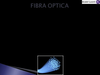 Fibra a base de vidrio o plástico que transporta luz emitida por diminutos
láseres, señales digitalizadas que llevan información de voz, datos e
imágenes a grandes velocidades.

Ventajas
•
•
•
•
•
•
•

Gran Ancho de Banda
Baja atenuación
No conduce corriente
Inmunidad electromagnética
Bajo
peso
(4kg/300m--36kg/300m)
Inofensiva
Seguridad de la información.

Desventajas
• La fragilidad de las fibras.
• Necesidad de usar
receptores más caros

transmisores

y

• Los empalmes entre fibras son difíciles
de realizar, especialmente en el campo,
lo que dificulta las reparaciones en caso
de rotura del cable.

 