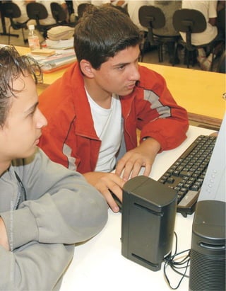 12                                         ORIENTAÇÕES CURRICULARES   Tecnologias de Informação e Comunicação
EMEF Antonio Carlos A. Sodré - Foto Lilian Borges
 