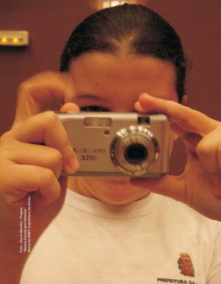 22
Foto : Aluno Monitor - Projeto
“Nossa Escola tem História”
Aluna da EMEF Capistrano de Abreu
                                         ORIENTAÇÕES CURRICULARES
                                    Tecnologias de Informação e Comunicação
 