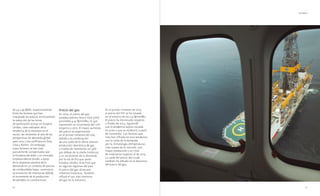 30 31
Precio del gas
En 2014, el precio del gas
estadounidense Henry Hub (HH)
promedió 4,41 $/mmBtu, lo que
representó un incremento del 17%
respecto a 2013. El mayor aumento
del precio se experimentó
en el primer trimestre del año,
debido a la combinación
de una caída de la oferta (menor
producción doméstica de gas
y niveles de inventarios un 54%
por debajo de la media histórica)
y un incremento de la demanda
por la ola de frío que azotó
Estados Unidos. Esto hizo que
en algunas regiones del país
el precio del gas alcanzase
máximos históricos. También
influyó el uso más intensivo
del gas en la industria.
de 54 y 49 $/bbl, respectivamente.
Entre los factores que han
impulsado los precios se encuentran
la reducción de las torres
de perforación activas en Estados
Unidos, claro indicador de la
tendencia de la inversión en el
sector; las revisiones al alza de las
perspectivas de demanda global
para 2015; y los conflictos en Siria,
Libia y Yemen. Sin embargo,
estos factores se han visto
parcialmente compensados por
la fortaleza del dólar y un mercado
estadounidense donde, a pesar
de la respuesta positiva de la
demanda en un contexto de precios
de combustibles bajos, continúa la
acumulación de inventarios debido
al incremento de la producción
de petróleo no convencional.
En el primer trimestre de 2015,
el precio del HH se ha situado
en el entorno de los 2,9 $/mmBtu.
El precio ha disminuido respecto
a finales de 2014, siguiendo
con la tendencia bajista iniciada
en junio y que se evidenció a partir
de noviembre. Los factores que
más han influido en esta tendencia
son la caída de la demanda
por la climatología (temperaturas
más suaves de lo normal), una
mayor producción y un nivel
de inventarios superior al de 2014.
La caída del precio del crudo
también ha influido en el descenso
del precio del gas.
entorno
 