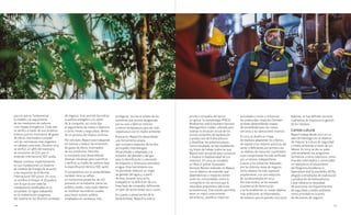 106 107
de negocio. Esto permite formalizar
la política energética y la visión
de la compañía, así como fijar
el seguimiento de metas y objetivos
a corto, medio y largo plazo, dentro
de un proceso de mejora continua.
Por otro lado, Repsol está trabajando
en conocer y reducir las emisiones
de gases de efecto invernadero
de sus productos. Para ello,
la compañía está desarrollando
diversas iniciativas para cuantificar
y verificar su huella de carbono bajo
la especificación técnica ISO 14067.
El compromiso con la sostenibilidad
también tiene su reflejo
en numerosos proyectos de I+D
pioneros en la industria, como los
asfaltos verdes, cuyo triple objetivo
es reutilizar neumáticos usados
para hacer nuevos asfaltos
empleados en carreteras más
ecológicas; reciclar el asfalto de las
carreteras que ya está desgastado
por su uso; y fabricar mezclas
a menor temperatura para ser más
respetuosos con el medio ambiente.
Asimismo, Repsol ha desarrollado
una herramienta propia,
que incorpora aspectos de las dos
principales metodologías
desarrolladas y adaptadas a la
industria del petróleo y del gas
para la identificación y valoración
de impactos y amenazas asociados
al agua. Esta herramienta nos
ha permitido elaborar un mapa
de gestión del agua y, a partir
de éste, durante 2014 se ha
trabajado en la definición de una
línea base de compañía, definiendo
un plan de acción entre 2015 y 2020.
En cuanto a preservación de la
biodiversidad, Repsol ha sido la
primera compañía del sector
en aplicar la metodología IPIECA
Biodiversity and Ecosystem Services
Management Ladder, utilizada para
analizar la situación actual de los
activos existentes de exploración
y producción de hidrocarburos
e identificar los próximos pasos.
Como resultado, se han establecido
153 líneas de trabajo sobre las que
Repsol está actuando para conservar
y mejorar la biodiversidad de sus
entornos. En 2014 se completó
en Perú el primer Ecosystem
Services Review realizado en Repsol,
con el objetivo de entender qué
dependencias e impactos tienen
tanto las comunidades como la
compañía en los servicios que la
naturaleza proporciona (servicios
ecosistémicos). Este estudio permitirá
tener un mejor conocimiento
del entorno, planificar mejor las
actividades y evitar o minimizar
los potenciales impactos.También
se están desarrollando mapas
de sensibilidad para las costas
cercanas a las operaciones marinas.
En 2013 se diseñó un mapa
de residuos adaptando los criterios
de reporte a las mejores prácticas del
sector y definiendo por primera vez
un objetivo de reducción cuantitativo,
cuyo cumplimiento ha sido verificado
por un tercero independiente.
Gracias a los esfuerzos realizados
por las distintas áreas de negocio,
dicho objetivo ha sido superado
ampliamente, con una reducción
de 29 kilotoneladas en 2014.
Por este motivo, se ha revisado
el potencial de disminución
y se ha establecido un nuevo objetivo
más ambicioso: 50 kilotoneladas
de residuos para el periodo 2015-2020.
Además, se han definido acciones
cualitativas de mejora en la gestión
de los residuos.
Cambio cultural
Repsol trabaja desde 2012 en un
plan de liderazgo con el objetivo
de mejorar la cultura de seguridad
y medio ambiente a través de sus
líderes. En 2014 se dio un paso
más ampliando los programas
formativos a otros colectivos, como
mandos intermedios y comerciales.
Un ejemplo es el lanzamiento
del Programa Excellence in
Operations and Sustainibility (EOS),
dirigido a empleados de exploración
y producción de hidrocarburos
y que refuerza la necesidad
de posicionar los requerimientos
de seguridad y medio ambiente
como prioridad en la toma
de decisiones de negocio.
para lo que es fundamental
la medida y el seguimiento
de los inventarios de carbono
y los mapas energéticos. Cada año
se verifica a través de una empresa
externa que los inventarios de gases
de efecto invernadero cumplen
con las normativas más exigentes
en calidad y precisión. Durante 2014
se verificó un 98% del inventario
de emisiones de CO2 por el
estándar internacional ISO 14064.
Repsol continúa implementando
en sus instalaciones un Sistema
de Gestión de Energía de acuerdo
a los requisitos de la Norma
Internacional ISO 50001. En 2014
se certificó el bloque 16 (Ecuador),
con lo que ya son siete las
instalaciones certificadas en la
actualidad. Se sigue trabajando
en la implantación progresiva
del sistema en las distintas unidades
 