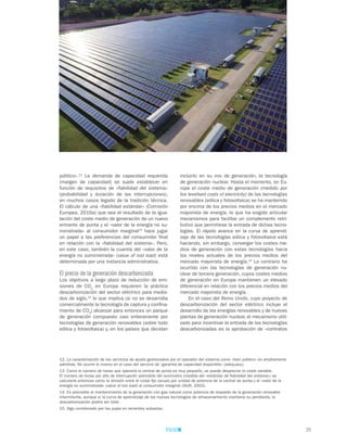 25
TEMAS A DEBATE
incluirlo en su mix de generación, la tecnología
de generación nuclear. Hasta el momento, en Eu-
ropa el coste medio de generación (medido por
los levelised costs of electricity) de las tecnologías
renovables (eólica y fotovoltaica) se ha mantenido
por encima de los precios medios en el mercado
mayorista de energía, lo que ha exigido articular
mecanismos para facilitar un complemento retri-
butivo que permitiese la entrada de dichas tecno-
logías. El rápido avance en la curva de aprendi-
zaje de las tecnologías eólica y fotovoltaica está
haciendo, sin embargo, converger los costes me-
dios de generación con estas tecnologías hacia
los niveles actuales de los precios medios del
mercado mayorista de energía.15
Lo contrario ha
ocurrido con las tecnologías de generación nu-
clear de tercera generación, cuyos costes medios
de generación en Europa mantienen un elevado
diferencial en relación con los precios medios del
mercado mayorista de energía.
En el caso del Reino Unido, cuyo proyecto de
descarbonización del sector eléctrico incluye el
desarrollo de las energías renovables y de nuevas
plantas de generación nuclear, el mecanismo utili-
zado para incentivar la entrada de las tecnologías
descarbonizadas es la aprobación de «contratos
público».12
La demanda de capacidad requerida
(margen de capacidad) se suele establecer en
función de requisitos de «fiabilidad del sistema»
(probabilidad y duración de las interrupciones),
en muchos casos legado de la tradición técnica.
El cálculo de una «fiabilidad estándar» (Comisión
Europea, 2016a) que sea el resultado de la igua-
lación del coste medio de generación de un nuevo
entrante de punta y el «valor de la energía no su-
ministrada» al consumidor marginal13
hace jugar
un papel a las preferencias del consumidor final
en relación con la «fiabilidad del sistema». Pero,
en este caso, también la cuantía del «valor de la
energía no suministrada» (value of lost load) está
determinada por una instancia administrativa.
El precio de la generación descarbonizada
Los objetivos a largo plazo de reducción de emi-
siones de CO2
en Europa requieren la práctica
descarbonización del sector eléctrico para media-
dos de siglo,14
lo que implica (si no se desarrolla
comercialmente la tecnología de captura y confina-
miento de CO2
) alcanzar para entonces un parque
de generación compuesto casi enteramente por
tecnologías de generación renovables (sobre todo
eólica y fotovoltaica) y, en los países que decidan
12. La caracterización de los servicios de ajuste gestionados por el operador del sistema como «bien público» es ampliamente
admitida. No ocurre lo mismo en el caso del servicio de «garantía de capacidad disponible» (adequacy).
13. Como el número de horas que operaría la central de punta es muy pequeño, se puede despreciar el coste variable.
El número de horas por año de interrupción admisible del suministro (medida del «estándar de fiabilidad del sistema») se
calcularía entonces como la división entre el coste fijo (anual) por unidad de potencia de la central de punta y el «valor de la
energía no suministrada» (value of lost load) al consumidor marginal (Stoft, 2002).
14. Es previsible el mantenimiento de la generación con gas natural como potencia de respaldo de la generación renovable
intermitente, aunque si la curva de aprendizaje de las nuevas tecnologías de almacenamiento mantiene su pendiente, la
descarbonización podría ser total.
15. Algo corroborado por las pujas en recientes subastas.
 