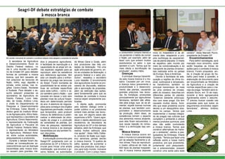 Seagri-DF debate estratégias de combate
à mosca branca
A secretaria de Agricultura
e Desenvolvimento Rural do
Distrito Federal realizou, no
dia 4, uma reunião no auditó-
rio da Emater-DF para debater
formas de combater a mosca
branca, que tem causado sé-
rios prejuízos às lavouras de
feijão, milho, soja, algodão e
tomate, entre outras, nas re-
giões Centro-Oeste, Nordeste
e Sudeste. Para debater o as-
sunto estavam presentes os
secretários de Agricultura do
Distrito Federal, Lúcio Vala-
dão; de Goiás, Antônio Lima;
o chefe do Departamento de
Pesquisa e Desenvolvimento
da Embrapa, Celso Moretti; o
diretor geral do Instituto Minei-
ro de Agropecuária, Altino Neto,
que representou o secretário de
Agricultura, Elmiro Nascimento;
o representante da Federação
de Agricultura e Pecuária do
Distrito Federal, Roberto Melo;
o representante do Ministério
da Agricultura, Welisson Ama-
ral, entre outras autoridades,
pesquisadores e produtores.
Durante o debate foram dis-
cutidas as consequências so-
cioeconômicas que as doenças
transmitidas pela mosca bran-
ca causam para grandes, mé-
dios e pequenos agricultores.
A facilidade de reprodução e a
capacidade de se alojar em vá-
rias espécies vegetais para se
reproduzir, além da resistência
aos defensivos agrícolas, têm
sido um desafio para o enfren-
tamento da praga nas lavouras
do Brasil. Foram bordadas as
possibilidade de se adotar prá-
ticas de combate específicas
para cada cultivo – como o va-
zio sanitário para o feijão – que
consiste em deixar o solo sem
plantas vivas da cultura hospe-
deira em determinado período
do ano. A abertura de negocia-
ções para conseguir dos órgãos
reguladores permissão, mesmo
que temporária, para produzir
mistura de defensivos e poten-
cializar a efetividade da elimi-
nação da praga e a produção
de variedades de plantas, por
meio de pesquisa, resistentes
à mosca branca e às doenças
transmitidas por ela também fo-
ram discutidas.
Mobilização
A articulação promovida pela
Seagri-DF juntamente com os
produtores do DF e Entorno foi
crucial para iniciar uma ampla
mobilização, que envolve o go-
verno federal, as autoridades
de Minas Gerai e Goiás, além
dos produtores das três uni-
dades da federação. “Há uma
ação articulada de governo, en-
tre as unidades da federação, o
governo federal e o setor pro-
dutivo”, ressaltou o secretário
Lúcio Valadão. O envolvimento
dos agricultores durante os pro-
cessos de discussão, elabora-
ção e aprovação de propostas,
além da definição das ações,
será fundamental para que as
medidas de combate à mosca
branca sejam amplamente pra-
ticadas.
A rápida ação, promovida
pelo estreito diálogo entre o
poder público e os produtores
evitará mais perdas nas lavou-
ras, que, em alguns casos são
superiores a 50%. “Quero agra-
decer o rápido atendimento que
recebemos da Secretaria de
Agricultura do DF e dos demais
estados, além da Embrapa, que
realiza muitos esforços para
nos ajudar”, disse Hélio Dalbe-
lo, produtor de feijão que regis-
trou sensíveis perdas devido
à mosca branca. “A quebra de
safra, apresar de aumentar o
preço dos produtos, traz prejuí-
zos para todo mundo, inclusive
o produtor. Com o preço maior,
Em reunião, executores de contratos e convênios trataram sobre gargalos e propostas de soluções
o consumidor compra menos e
vai perdendo o hábito de comer
o feijão, por exemplo, além de
fazer com que entrem muitos
aventureiros no setor, o que
também é ruim. Temos que ter
mais oferta e tecnificação da
produção”, avaliou Hélio.
Doenças
A principal doença transmiti-
da pela mosca branca é o mo-
saico. Causado por um vírus,
a doença reduz gravemente a
produtividade e o desenvolvi-
mento das plantas, causando
grandes prejuízos nas lavou-
ras. As hortaliças, produzidas
principalmente por agricultores
familiares, também são afeta-
das pela praga, que, ao se ali-
mentar, expele toxinas nocivas
às plantas, que também com-
prometem o desenvolvimento
da produção. Além disso, as
substâncias tornam o aspecto
dos alimentos menos atraente,
pois eles ficam escurecidos, o
que causa rejeição do consu-
midor e a diminuição das ven-
das.
Mosca branca
A mosca branca ocorre em
todo o mundo e é caracterizada
por se adaptar facilmente a vá-
rios climas. Para se reproduzir,
o inseto utiliza-se de mais de
600 tipos de plantas hospedei-
ras. A mosca branca deposita
ovos no hospedeiro e se ali-
menta dele, adaptando a pró-
pria morfologia às característi-
cas da planta atacada. O inseto
se espalhou pelo mundo por
meio da comercialização e do
transporte de plantas ornamen-
tais realizada entre os países
da Europa, Ásia e Américas.
Devido à facilidade de ade-
quação a regiões de clima tro-
pical, subtropical e temperado,
se transformou também no
principal transmissor de mais
de uma centena de viroses,
além do mosaico, descritas em
diferentes partes do planeta.
“Estamos bastante preocupa-
dos com essa praga. Ela tem
causado muitos danos. Acre-
dito que esse problema ocorre
devido a um desiquilíbrio exis-
tente no campo. Temos que
implementar o manejo integra-
do de pragas nas culturas que
compõem o ambiente e utilizar
menos produtos químicos, pois
eles não estão controlando
a mosca branca. Temos que
construir alternativas de mane-
jar o ambiente”, alertou a pes-
quisadora da Embrapa, Eliane
Quintela. “Temos que fazer uma
reflexão sobre a nossa matriz
produtiva, pra que produtores,
juntamente com pesquisado-
res e extensionistas, possam
construir uma saída para esse
cenário”, disse Marcelo Piccin,
presidente da Emater-DF.
Encaminhamentos
Para definir estratégias, será
marcado novo encontro, onde
serão traçadas as linhas de
ações para o combate à mosca
branca. Foram propostos, ain-
da, a criação de grupo de tra-
balho para tratar a questão, a
elaboração de documento para
ser encaminhado ao Ministério
da Agricultura e a criação de
normas específicas para o ma-
nejo da praga. Também será re-
alizado fórum, em 15 de maio,
durante a feira agropecuária
Agrobrasília sobre o assunto.
“É preciso buscar coesão nas
propostas para que todos os
seguimentos envolvidos sejam
favoráveis”, afirmou Antônio
Lima.
 