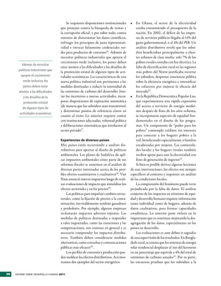 Se requieren disposiciones institucionales       •	 En Ghana, el sector de la electricidad
                                     que protejan contra la búsqueda de rentas y              estaba consumiendo el presupuesto de la
                                     la corrupción oficial, y por sobre todo, contra          nación. En 2002, el déficit de las empre-
                                     intentos de distorsionar los datos científicos,          sas de servicios públicos llegaba al 11% del
                                     infringir los principios de justa representati-          gasto gubernamental, o al 4% del PIB. Un
                                     vidad e invocar falsamente credenciales ver-             análisis distributivo reveló que los subsi-
                                     des para productos de consumo16. Además de               dios beneficiaban principalmente a clien-
                                     necesitar políticas industriales que apoyen el           tes urbanos de clase media: solo 7% de los
                                     crecimiento verde inclusivo, los países deben            pobres rurales contaba con luz eléctrica. La
          Además de necesitar
                                     estar atentos a las dificultades y los desafíos de       falta de electrificación rural en las regiones
       políticas industriales que    la promoción estatal de algunos tipos de acti-           más pobres del Norte justificaba recortar
         apoyen el crecimiento       vidades económicas. Las características de una           los subsidios, despertar conciencia pública
           verde inclusivo, los      nueva política industrial son pertinentes a las          sobre la eficiencia energética e intensificar
           países deben estar        medidas destinadas a reducir la intensidad de            los esfuerzos por mejorar la eficacia del
       atentos a las dificultades    las emisiones de carbono del desarrollo: limi-           mercado21.
           y los desafíos de la      tar los incentivos a nuevas actividades, incor-      •	 En la República Democrática Popular Lao,
           promoción estatal         porar disposiciones de expiración automática             que experimentara una rápida expansión
                                     (de manera que los subsidios sean transitorios)          del acceso a servicios de energía moder-
          de algunos tipos de
                                     y determinar puntos de referencia claros en              nos después de fines de los años ochenta,
        actividades económicas
                                     cuanto al éxito. Lo anterior requiere contar             se incorporaron aspectos de equidad fun-
                                     con instituciones adecuadas, voluntad política           damentales en el diseño de los progra-
                                     y deliberaciones sistemáticas que involucren al          mas. Un componente de “poder para los
                                     sector privado17.                                        pobres” contempla créditos sin intereses
                                                                                              para conectar a los hogares pobres a la
                                     Experiencias de diversos países                          red, beneficiando especialmente a familias
                                     Más países están recurriendo a análisis dis-             encabezadas por mujeres. Las comunida-
                                     tributivos para aportar al diseño de políticas           des locales y los hogares rurales también
                                     ambientales. Los planes de Sudáfrica de apli-            reciben apoyo para usar la electricidad con
                                     car impuestos ambientales como parte de sus              fines de generación de ingresos22 .
                                     reformas fiscales se sustentan en el análisis de         Si bien es posible derivar algunas lecciones
                                     diversas partes interesadas acerca de los posi-      de esas intervenciones, los efectos son siempre
                                     bles efectos cuantitativos y cualitativos18. Viet    específicos al contexto y requieren un análisis
                                     Nam anunció nuevos impuestos luego de reali-         de las condiciones locales.
                                     zar evaluaciones de impacto que simulaban los            La comprensión del fenómeno puede verse
                                     efectos sectoriales y en los precios19.              perjudicada por la falta de datos. El análisis
                                         Las políticas para impulsar cambios estruc-      conjunto de los impactos en términos de equi-
                                     turales, como la fijación de precios a la conta-     dad y desarrollo humano requiere información
                                     minación, inevitablemente tendrán ganadores          tanto individual como de hogares, además de
                                     y perdedores. Por ejemplo, algunas empresas          datos cualitativos, para formar capacidades
                                     reclamarán impactos adversos injustos. Las           estadísticas. Lo anterior pone énfasis en lo
                                     medidas de políticas destinadas a responder          importante que es continuar mejorando la des-
                                     a tales inquietudes, como las exenciones y las       agregación de los datos, especialmente en los
                                     compensaciones, son costosas en general y es         países en desarrollo.
                                     necesario comprender los impactos distribu-              Las evaluaciones ex ante deben ir seguidas
                                     tivos. También deben considerarse medidas            de una supervisión de los resultados. En Bangla-
                                     alternativas, como consultas y comunicaciones        desh rural, se estima que los sistemas de energía
                                     públicas más eficaces20.                             solar residencial desplazan el uso del keroseno
                                         Los perfiles de consumo y producción pue-        en un porcentaje que equivale a 4% del total de
                                     den moldear los efectos distributivos. Acá mos-      emisiones de carbono anuales23. Por su parte,
                                     tramos dos ejemplos del sector energético:           las encuestas prueban que los subsidios a la


96   INFORME SOBRE DESARROLLO HUMANO 2011
 