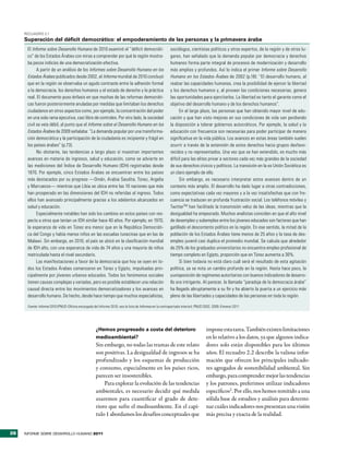 RecuadRo 2.1
     Superación del déficit democrático: el empoderamiento de las personas y la primavera árabe
      El Informe sobre Desarrollo Humano de 2010 examinó el “déficit democráti-                           sociólogos, cientistas políticos y otros expertos, de la región y de otros lu-
      co” de los Estados Árabes con miras a comprender por qué la región mostra-                          gares, han señalado que la demanda popular por democracia y derechos
      ba pocos indicios de una democratización efectiva.                                                  humanos forma parte integral de procesos de modernización y desarrollo
            A partir de un análisis de los Informes sobre Desarrollo Humano en los                        más amplios y profundos. Así lo indica el primer Informe sobre Desarrollo
      Estados Árabes publicados desde 2002, el Informe mundial de 2010 concluyó                           Humano en los Estados Árabes de 2002 (p.18): “El desarrollo humano, al
      que en la región se observaba un agudo contraste entre la adhesión formal                           realzar las capacidades humanas, crea la posibilidad de ejercer la libertad
      a la democracia, los derechos humanos y el estado de derecho y la práctica                          y los derechos humanos y, al proveer las condiciones necesarias, genera
      real. El documento puso énfasis en que muchas de las reformas democráti-                            las oportunidades para ejercitarlos. La libertad es tanto el garante como el
      cas fueron posteriormente anuladas por medidas que limitaban los derechos                           objetivo del desarrollo humano y de los derechos humanos”.
      ciudadanos en otros aspectos como, por ejemplo, la concentración del poder                                En el largo plazo, las personas que han obtenido mayor nivel de edu-
      en una sola rama ejecutiva, casi libre de controles. Por otro lado, la sociedad                     cación y que han visto mejoras en sus condiciones de vida van perdiendo
      civil se veía débil, al punto que el Informe sobre el Desarrollo Humano en los                      la disposición a tolerar gobiernos autocráticos. Por ejemplo, la salud y la
      Estados Árabes de 2009 señalaba: “La demanda popular por una transforma-                            educación con frecuencia son necesarias para poder participar de manera
      ción democrática y la participación de la ciudadanía es incipiente y frágil en                      significativa en la vida pública. Los avances en estas áreas también suelen
      los países árabes” (p.73).                                                                          ocurrir a través de la extensión de estos derechos hacia grupos desfavo-
            No obstante, las tendencias a largo plazo sí muestran importantes                             recidos y no representados. Una vez que se han extendido, es mucho más
      avances en materia de ingresos, salud y educación, como se advierte en                              difícil para las elites privar a sectores cada vez más grandes de la sociedad
      las mediciones del Índice de Desarrollo Humano (IDH) registradas desde                              de sus derechos cívicos y políticos. La transición en la ex Unión Soviética es
      1970. Por ejemplo, cinco Estados Árabes se encuentran entre los países                              un claro ejemplo de ello.
      más destacados por su progreso —Omán, Arabia Saudita, Túnez, Argelia                                      Sin embargo, es necesario interpretar estos avances dentro de un
      y Marruecos— mientras que Libia se ubica entre las 10 naciones que más                              contexto más amplio. El desarrollo ha dado lugar a otras contradicciones,
      han prosperado en las dimensiones del IDH no referidas al ingreso. Todos                            como expectativas cada vez mayores y a la vez insatisfechas que con fre-
      ellos han avanzado principalmente gracias a los adelantos alcanzados en                             cuencia se traducen en profunda frustración social. Los teléfonos móviles y
      salud y educación.                                                                                  TwitterTM han facilitado la transmisión veloz de las ideas, mientras que la
            Especialmente notables han sido los cambios en estos países con res-                          desigualdad ha empeorado. Muchos analistas coinciden en que el alto nivel
      pecto a otros que tenían un IDH similar hace 40 años. Por ejemplo, en 1970,                         de desempleo y subempleo entre los jóvenes educados son factores que han
      la esperanza de vida en Túnez era menor que en la República Democráti-                              gatillado el descontento político en la región. En ese sentido, la mitad de la
      ca del Congo y había menos niños en las escuelas tunecinas que en las de                            población de los Estados Árabes tiene menos de 25 años y la tasa de des-
      Malawi. Sin embargo, en 2010, el país se ubicó en la clasificación mundial                          empleo juvenil casi duplica el promedio mundial. Se calcula que alrededor
      de IDH alto, con una esperanza de vida de 74 años y una mayoría de niños                            de 25% de los graduados universitarios no encuentra empleo profesional de
      matriculada hasta el nivel secundario.                                                              tiempo completo en Egipto, proporción que en Túnez aumenta a 30%.
            Las manifestaciones a favor de la democracia que hoy se oyen en to-                                 Si bien todavía no está claro cuál será el resultado de esta agitación
      dos los Estados Árabes comenzaron en Túnez y Egipto, impulsadas prin-                               política, ya se nota un cambio profundo en la región. Hasta hace poco, la
      cipalmente por jóvenes urbanos educados. Todos los fenómenos sociales                               yuxtaposición de regímenes autoritarios con buenos indicadores de desarro-
      tienen causas complejas y variadas, pero es posible establecer una relación                         llo era intrigante. Al parecer, la llamada “paradoja de la democracia árabe”
      causal directa entre los movimientos democratizadores y los avances en                              ha llegado abruptamente a su fin y ha abierto la puerta a un ejercicio más
      desarrollo humano. De hecho, desde hace tiempo que muchos especialistas,                            pleno de las libertades y capacidades de las personas en toda la región.

      Fuente: Informe 2010 (PNUD-Oficina encargada del Informe 2010; vea la lista de Informes en la contraportada interior); PNUD 2002, 2009; Kimenyi 2011.




                                                     ¿Hemos progresado a costa del deterioro                                       impone esta tarea. También existen limitaciones
                                                     medioambiental?                                                               en lo relativo a los datos, ya que algunos indica-
                                                     Sin embargo, no todas las tramas de este relato                               dores solo están disponibles para los últimos
                                                     son positivas. La desigualdad de ingresos se ha                               años. El recuadro 2.2 describe la valiosa infor-
                                                     profundizado y los esquemas de producción                                     mación que ofrecen los principales indicado-
                                                     y consumo, especialmente en los países ricos,                                 res agregados de sostenibilidad ambiental. Sin
                                                     parecen ser insostenibles.                                                    embargo, para comprender mejor las tendencias
                                                         Para explorar la evolución de las tendencias                              y los patrones, preferimos utilizar indicadores
                                                     ambientales, es necesario decidir qué medida                                  específicos2 . Por ello, nos hemos remitido a una
                                                     usaremos para cuantificar el grado de dete-                                   sólida base de estudios y análisis para determi-
                                                     rioro que sufre el medioambiente. En el capí-                                 nar cuáles indicadores nos presentan una visión
                                                     tulo 1 abordamos los desafíos conceptuales que                                más precisa y exacta de la realidad.


26   INFORME SOBRE DESARROLLO HUMANO 2011
 