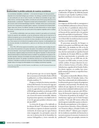 RecuadRo 2.7
                                                                                                                                     agua para dar lugar a explotaciones agrícolas
     Biodiversidad: la pérdida acelerada de nuestros ecosistemas
                                                                                                                                     e industriales. El Informe de 2006 documentó
      Los ecosistemas saludables y resilientes —y los servicios de apoyo a la vida que prestan—
                                                                                                                                     la manera en que el poder, la pobreza y la des-
      dependen de la diversidad biológica que contienen. Sin embargo, la pérdida de biodiversidad
                                                                                                                                     igualdad contribuyen a la escasez de agua.
      se está acelerando aún más en todo el mundo y los hábitats de humedales de agua dulce,
      hielos marinos, marismas de agua salobre y arrecifes de coral sufrieron graves deterioros en la
      década pasada. La publicación “Perspectiva mundial sobre la biodiversidad 3 ”, de la Secretaría                                Deforestación
      del Convenio sobre la Diversidad Biológica identifica “múltiples indicios de la continua pérdi-                                Las exigencias del desarrollo se contraponen a
      da de los tres componentes principales (genes, especies y ecosistemas) de la biodiversidad”.                                   la sostenibilidad ambiental en diversas formas
      Según indica este informe, los hábitats naturales se están deteriorando en muchos lugares                                      y una de ellas es la pérdida de cubierta fores-
      del mundo y se estima que casi una cuarta parte de las especies vegetales están en peligro                                     tal. Este deterioro es de larga data: la superfi-
      de extinción.
                                                                                                                                     cie boscosa de hoy equivale solo a tres quintas
           Los científicos ambientales creen que estamos viviendo lo que podría ser la extinción
                                                                                                                                     partes de la que había en la prehistoria57. Si bien
      masiva de especies más acelerada, ya que las estimaciones indican que la mitad de los 10
      millones de especies que se cree que habitan la Tierra desaparecerán en este siglo. La causa                                   con frecuencia se ha vinculado la deforestación
      principal de esta pérdida es la conversión de áreas naturales en terrenos agrícolas o urba-                                    con el desarrollo, las tendencias hoy la asocian
      nos. Otras causas son la introducción de especies exóticas invasoras, la sobreexplotación de                                   más bien con el subdesarrollo.
      los recursos naturales, la contaminación y, cada vez con más fuerza, los efectos del cambio                                         El porcentaje promedio de bosques es
      climático.                                                                                                                     similar en los países con IDH muy alto y bajo
           Entre 10% y 30% de las especies de mamíferos, aves y anfibios están en peligro de extin-                                  (28%-29%) y de alrededor de 23% en los de
      ción y estas cifras aumentan en los países más pobres. Esta realidad en parte explica la ubica-
                                                                                                                                     IDH medio58. Y mientras los países con IDH
      ción de las llamadas “zonas de gran biodiversidad biológica” (áreas de singular concentración
                                                                                                                                     muy alto han aumentado su superficie forestal
      de vida animal y vegetal en peligro de extinción) en las regiones tropicales. EL efecto de la pér-
      dida de biodiversidad en el desarrollo humano es también muy perjudicial en los países en de-                                  en alrededor de 1% desde 1990, los con IDH
      sarrollo tropicales, donde las comunidades más pobres dependen en alto grado de los recursos                                   bajo han experimentado, en promedio, una
      naturales para subsistir. Por ejemplo, los alimentos silvestres son una fuente importante de                                   pérdida de 11% y los con IDH alto, de 4%.
      vitaminas y minerales en la dieta de muchas comunidades africanas. Estos alimentos también                                     Los países con IDH medio, en tanto, no han
      pueden reducir el contagio de enfermedades en los complejos ecosistemas tropicales.                                            sufrido cambios. El mayor deterioro ha ocu-
      Fuentes: Klein y otros 2009; Myers y Knoll 2001; Rockström y otros 2009; Roscher y otros 2007; Secretaría del Convenio sobre   rrido en América Latina y el Caribe y África
      la Diversidad Biológica 2010.                                                                                                  Subsahariana, seguidas de los Estados Árabes.
                                                                                                                                     Las demás regiones, en cambio, han conse-
                                                                                                                                     guido aumentar levemente su superficie fores-
                                                        alto de personas que vive en tierras degrada-                                tal (figura 2.10)59.
                                                        das se encuentra en los Estados Árabes (25% de                                    Siete países en desarrollo (Bhután, China,
                                                        la población) y en África Subsahariana (22%)                                 Costa Rica, Chile, El Salvador, India y Viet
                                                        (Cuadro estadístico 7).                                                      Nam) han evolucionado de la deforestación a
                                                             El agua es vital para los sistemas naturales y                          la reforestación gracias al apoyo de programas
                                                        el desarrollo humano. Las tierras de riego pro-                              nacionales e internacionales. No obstante, hay
                                                        ducen dos a tres veces más que la agricultura de                             indicios de que algunos de estos países en la
                                                        secano. La agricultura consume entre el 70% y                                práctica han trasladado la deforestación a otros
                                                        el 85% del agua mundial y se calcula que el 20%                              países en desarrollo, ya que por cada 100 hec-
                                                        de la producción mundial de cereales utiliza                                 táreas de forestación importan el equivalente
                                                        este recurso de manera insostenible. Además,                                 a 74 hectáreas de productos de madera60. Las
                                                        las proyecciones apuntan a una duplicación en                                simulaciones sugieren que la Unión Europea
                                                        el uso de agua para producir alimentos antes                                 transfiere 75 de cada 100 metros cúbicos de
                                                        del año 205055.                                                              tala de especies maderables a países en desarro-
                                                             La extracción de agua se ha triplicado en                               llo ubicados principalmente en los trópicos; y
                                                        los últimos 50 años56. El volumen extraído de                                lo mismo hacen Australia y Nueva Zelandia,
                                                        los acuíferos es superior al volumen natural de                              con 70 metros cúbicos, y Estados Unidos, con
                                                        restitución, de manera que las capas freáticas                               46 metros cúbicos61. Además, para compren-
                                                        están menguando. Las principales causas de                                   der las tendencias mundiales de forestación es
                                                        esto son la destrucción de los humedales, las                                necesario examinar el consumo, el comercio y la
                                                        cuencas hidrográficas y torres naturales de                                  producción62 . Suiza, por ejemplo, consume un


42   INFORME SOBRE DESARROLLO HUMANO 2011
 