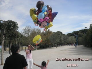 Los héroes reciben un
       premio
 