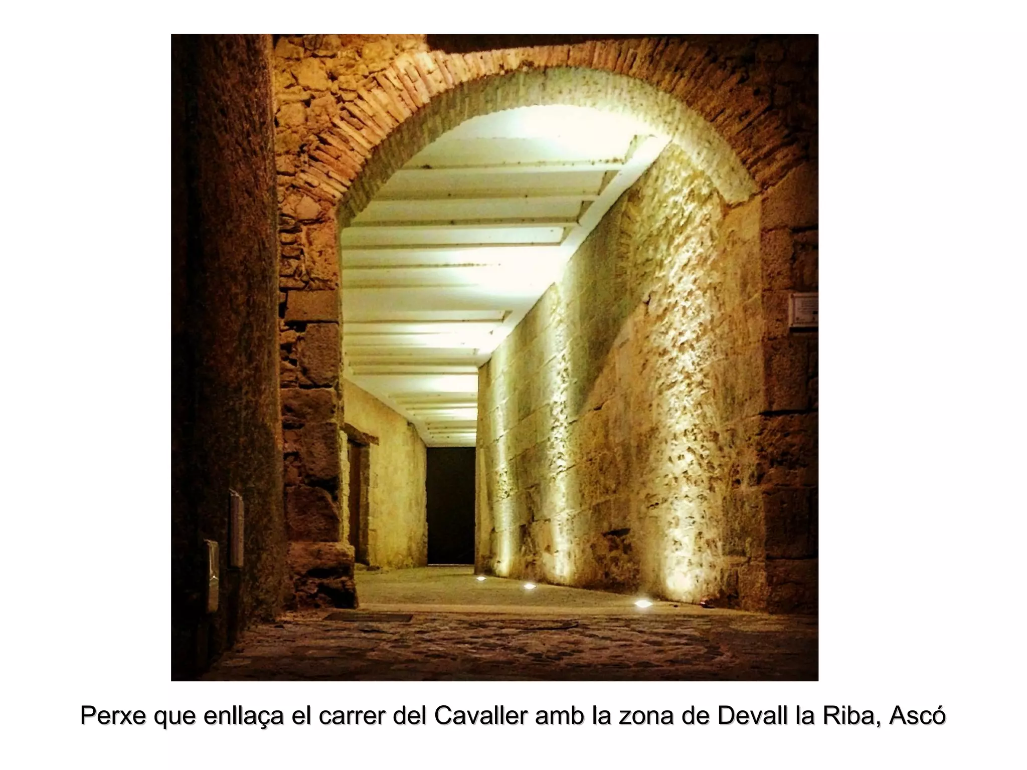 Perxe que enllaça el carrer del Cavaller amb la zona de Devall la Riba, AscóPerxe que enllaça el carrer del Cavaller amb la zona de Devall la Riba, Ascó
 
