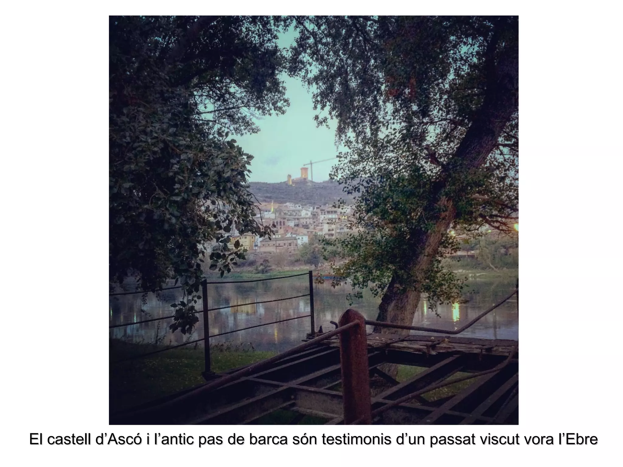El castell d’Ascó i l’antic pas de barca són testimonis d’un passat viscut vora l’EbreEl castell d’Ascó i l’antic pas de barca són testimonis d’un passat viscut vora l’Ebre
 