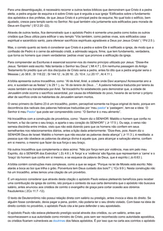 Para uma desambiguação, é necessário recorrer a outros textos bíblicos que demonstram que Cristo é a pedra
eleita, a pedra angular de esquina e é sobre Cristo que é erguida a sua igreja “Edificados sobre o fundamento
dos apóstolos e dos profetas, de que Jesus Cristo é a principal pedra da esquina; No qual todo o edifício, bem
ajustado, cresce para templo santo no Senhor. No qual também vós juntamente sois edificados para morada de
Deus em Espírito” ( Ef 2:20 -22).
Através de outros textos, fica demonstrado que o apóstolo Pedro é somente uma pedra como todos os outros
cristãos que Deus utiliza para edificar o seu templo “Vós também, como pedras vivas, sois edificados casa
espiritual e sacerdócio santo, para oferecer sacrifícios espirituais agradáveis a Deus por Jesus Cristo” ( 1Pd 2:5 ).
Mas, o correto quanto ao texto é considerar que Cristo é a pedra e sobre Ele é edificado a igreja, de modo que a
confissão de Pedro é o cerne da admissão cristã, a admissão segura, firme, que tem fundamento, verdadeira,
que torna os homens que creem verdadeiras ‘pedras vivas’ que promove a edificação da igreja.
Para compreender as Escrituras é essencial socorrer-nos do mesmo princípio utilizado por Jesus: “Disse-lhe
Jesus: Também está escrito: Não tentarás o Senhor teu Deus” ( Mt 4:7 ). Em nenhuma passagem do Antigo
Testamento foi predito que um dos discípulos de Cristo seria a pedra, antes foi dito que a pedra angular seria o
Messias ( Jó 38:6 ; Sl 118:22 ; Sl 144:12 ; Is 28:16 ; Zc 10:4 ; Lc 20:17 ; At 4:11 ).
A bíblia apresenta outros trocadilhos, como: “AI de Ariel, Ariel, a cidade onde Davi acampou! Acrescentai ano a
ano, e sucedam-se as festas” ( Is 29:1 ), ou “Ai da lareira de Deus…”. A palavra hebraica traduzida por lareira às
vezes também era transliterada por Ariel. Tal trocadinho foi estabelecido para demonstrar que, a cidade de
Jerusalém onde ocorria o sacrifício sacerdotal, por causa da infidelidade do povo, haveria de se tornar o próprio
altar de sacrifício onde os habitantes de Jerusalém seriam mortos.
O verso primeiro do Salmo 23 é um trocadilho, porém, perceptível somente na língua original do texto, porque em
decorrência dos radicais das palavras hebraicas traduzidas por ‘meu pastor’ e ‘pastagem’, tem-se a ideia: ‘O
Senhor é meu Pastor’ que pode ser compreendido como: “O Senhor é o meu alimento”.
Há trocadilhos com a construção de provérbios, como: “Assim diz o SENHOR: Maldito o homem que confia no
homem, e faz da carne o seu braço, e aparta o seu coração do SENHOR!” ( Jr 17:5 ). Ou seja, o verso não
semeia discórdia entre irmãos, visto que não está dizendo para que os homens não confiem em seus
semelhantes nos relacionamentos diários, antes a lição dada anteriormente: “Dize-lhes, pois: Assim diz o
SENHOR Deus de Israel: Maldito o homem que não escutar as palavras desta aliança” ( Jr 11:3 ), é reeditada: a
pessoa que não obedece as palavras da aliança divina é aquele que, para alcançar a salvação eterna, confiam
em si mesmo, o mesmo que fazer da sua força o seu braço.
Há outros trocadilhos que complementa a ideia acima: “Não por força nem por violência, mas sim pelo meu
Espírito, diz o SENHOR dos Exércitos” ( Zc 4:6 ). A ‘força’ e a ‘violência’ são figuras que representam a ‘carne’ e o
‘braço’ do homem que confia em si mesmo, e se esquece da palavra de Deus, que é espírito ( Jo 6:63 ).
A bíblia contém construções mais complexas, como a que se segue: “Porque na lei de Moisés está escrito: Não
atarás a boca ao boi que trilha o grão. Porventura tem Deus cuidado dos bois?” ( 1Co 9:9 ). Nesta construção não
há um trocadilho, antes temos uma citação de um provérbio.
É um equivoco considerar que através desta citação o apóstolo Paulo estava pleiteando benefícios para receber
uma contribuição da igreja de corinto, isto porque o contexto da sua carta demonstra que o apóstolo não buscava
salário, antes anunciou aos cristãos de corinto o evangelho de graça para cortar ocasião aos obreiros
fraudulentos ( 2Co 11:7 -12).
O texto de Deuteronômio não possui relação direta com salário ou prestigio, antes invoca a ideia do direito. Se
alguém fosse condenado, devia pagar a pena, porém, não poderia ter o seu direito violado. Com base na ideia de
direito contido no provérbio, o apóstolo Paulo cita a lei para defender o seu apostolado.
O apóstolo Paulo não estava pleiteando prestígio social através dos cristãos, ou um salário, antes que
reconhecessem a sua autoridade como ministro de Cristo, pois sem ser reconhecido como autoridade apostólica,
os cristãos ficariam vulneráveis as doutrinas dos falsos apóstolos. É por isso que na carta aos corintos o apóstolo
 