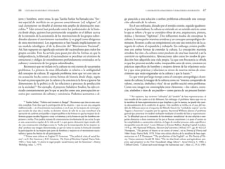go parecido a una solución a ambos problemas esbozando una concep-
ción adecuada de la cultura.
En el uso ordinario, dictado por el sentido común, seguido igualmen-
te por los historiadores, la cultura se entiende en un sentido estricto como
lo que se refiere a lo que se considera obras de arte, arquitectura, pintura,
música y literatura “legítimas”. Dos influyentes modos de conceptuar la
cultura, la concepción marxista ortodoxa y un concepto antropológico do-
minante, llevaron a cabo un rompimiento con este uso restrictivo de la ca-
tegoría de cultura al expandirla y trabajarla. Sin embargo, existen proble-
mas con ambas formas de entender la cultura. La concepción marxista
ortodoxa ha visto a la cultura como producto de una base material y así la
convirtió en epifenoménica. Abstracciones tales como los modos de pro-
ducción han adquirido una vida propia. Lo que con frecuencia se olvida
es que los procesos sociales reales, inseparables unos de otros, consisten en
prácticas específicas de hombres y mujeres dentro de las relaciones socia-
les y que estas prácticas y relaciones se sirven de reservas tácitas de cono-
cimiento que están engastadas en la cultura y que la hacen.52
Lo que reinó por largo tiempo como el concepto antropológico domi-
nante de cultura, la imagen de la cultura como un “sistema compartido de
valores, creencias, símbolos y ritos” de un pueblo suscitó otros problemas.
Como esta imagen no contemplaba estos elementos —los valores, creen-
cias, símbolos y ritos de un pueblo— como partes de un proceso históri-
2. INSURGENTES SUBALTERNOS Y SUBALTERNOS INSURGENTES 67
jeres y hombres, entre otras, la que Tanika Sarkar ha llamado una “for-
ma especial de sacrificio en un proceso esencialmente [sic] religioso”, el
cual ciertamente no desafió al sistema más amplio de dominación mas-
culina.50
Tales errores han perdurado entre los profesionales de la histo-
ria desde abajo, quienes han permanecido atrapados en el debate acerca
de la extensión de la autonomía de los movimientos de los grupos subor-
dinados durante el movimiento nacionalista (y su papel como dirigentes
de estos movimientos). Los argumentos se han basado implícitamente en
un modelo teleológico: el de la dirección del “Movimiento Nacional”.
Así, han supuesto un significado unitario del nacionalismo para todos los
grupos sociales. Esto ha servido para pasar por alto las formas en que la
independencia, la libertad y el nacionalismo se percibían en términos de
estructuras y códigos de entendimiento profundamente enraizados en la
cultura y conciencia de los grupos subordinados.
Reconozco que mi énfasis en la cultura no está exento de sus propios
problemas. La primera de estas dificultades es relativa a la ambigüedad
del concepto de cultura. El segundo problema tiene que ver con una se-
ria acusación hecha contra ciertas formas de historia desde abajo, según
la cual su preocupación por la cultura y la conciencia la lleva a ignorar las
dimensiones de la política y de las relaciones y procesos de producción
en la sociedad.51
Por ejemplo, el proyecto Subaltern Studies, ha sido cri-
ticado constantemente por lo que se percibe como una preocupación ex-
cesiva por cuestiones de cultura y conciencia. Podemos acercarnos a al-
66 CULTURAS DE HISTORIA Y ETNOGRAFÍA
52
Por supuesto, hay versiones “refinadas” del “modelo” de base-superestructura, el
más notable de los cuales es el de Althusser. Sin embargo, el problema básico que veo en
la metáfora de base-superestructura es que desplaza o, por lo menos, no puede dar cuen-
ta adecuadamente de la condición de agente. Esto también se verifica en el caso del mo-
delo de Althusser, pues en el esquema del filósofo francés los “verdaderos sujetos” son los
“lugares y funciones” ocupados por los agentes. Raymond Williams plantea el problema
general que presentan los análisis realizados mediante el modelo de base y superestructu-
ra: “la dificultad yace en la extensión de los términos ‘metafóricos’ de una relación a cate-
gorías abstractas o áreas concretas en las que se buscan conexiones y se pone el acento en
las complejidades o autonomías relativas, en lugar de estudiar procesos reales específicos e
inseparables unos de otros”. Louis Althusser y Étienne Balibar, Reading Capital, Londres,
1970, p. 180; Raymond Williams, Marxism and Literature, Oxford, 1977, pp. 81-82; E.P.
Thompson, “The poverty of theory or an orrery of errors”, en su Poverty of Theory and
Other Essays, Nueva York, 1978. Véase otra crítica efectiva de la metáfora de base-supe-
restructura en E.P. Thompson, “The peculiarities of the English”, en The Poverty of The -
ory. Véanse asimismo Gerald M. Sider, “The ties that bind: culture and agriculture, pro-
perty and propriety in the New Foundland village fishery”, Social History, 5, 1980; y
Clifford Geertz, “Culture and social change: the Indonesian case”, Man, s.f., 19, 4, 1984.
50
Tanika Sarkar, “Politics and women in Bengal”. Reconozco que ésta es una cues-
tión compleja. Está claro que la participación de las mujeres —que no son una categoría
indiferenciada— en el movimiento nacionalista, y en el caso de las mujeres de ciertos gru-
pos sociales de clase alta y media, su decisión misma de salir de su casa contribuyó a la
operación de cambios perceptibles e imperceptibles en las formas en que las mujeres de di-
ferentes grupos sociales llegaron a verse a sí mismas y en la forma en que los hombres em-
pezaron a verlas. Pero podría tratarse de consecuencias involuntarias de sus actos, lo que
es una característica regular de la vida social. Lo que quiero demostrar sigue siendo váli-
do: una construcción teleológica como la “lucha por la emancipación de las mujeres in-
dias” produce una imagen distorsionada, ya que no toma en cuenta la forma de entender
la participación de las mujeres por parte de hombres y mujeres en el movimiento nacio-
nalista e ignora los límites de tal participación.
51
Véanse estas críticas en Eugène D. Genovese, “The political crisis of social his-
tory”, en E. Fox Genovese y E.D. Genovese, The Fruits of Merchant Capital, Nueva York,
1983; y Tony Judt, “A clown in regal purple: social history and the historians”, History
Workshop, núm. 7, 1979.
 