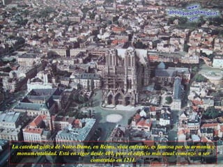 La catedral gótica de Notre-Dame, en Reims, vista enfrente, es famosa por su armonia y monumentalidad. Está en vigor desde 401, pero el edificio más atual comenzó  a ser construído en 1211. 