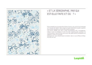 « ET LA SÉRIGRAPHIE, PAR QUI
EST-ELLE FAITE ET OÙ ? »



Elle est réalisés pour la plupart des motifs en France, par une structure artisanale
à 15 minutes de l’atelier ! (elle a signé la charte Imprim’Vert qui gère la gestion
des produits dangereux et exclus les produits toxiques).
Les encres utilisées sont donc à base aqueuse(sans PVC, formaldéhyde,
métaux lourds et phtalate) et donc les plus respectueuses possibles de
l’environnement. Dans de rares cas et pour des délais serrés la sérigraphie est
réalisée en Inde et au Portugal.
Quelques fois, nous utilisons aussi la broderie, dans ce cas à Rilleux-la-Pape,
tout près de Lyon.
 