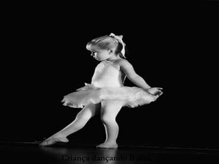 Criança dançando Ballet. 