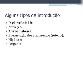 Declaração Faz uma declaração a respeito do assunto para dar início
ao texto. Geralmente, a declaração contém a própria tese.
A persistência da violência contra a mulher na sociedade
brasileira é um problema muito presente. Isso deve ser enfrentado,
uma vez que, diariamente, mulheres são vítimas dessa questão.
Nesse sentido, dois aspectos fazem-se relevantes: o legado histórico
cultural e o desrespeito às leis.
Trecho da redação nota 1000 de Izadora Peter Furtado. Fonte: G1.
 