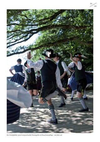 202
203
Der Schuhplattler vereint anspruchsvolle Choreografie mit Brauchtumspflege – von klein auf
 