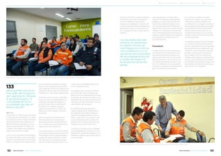 Se dictó en el “Centro de Formación
y Capacitación Alumbrera”, un espa-
cio educativo dentro del yacimiento
especialmente construido para el
dictado de las tecnicaturas. La cur-
sada se extendió por 4 meses con
2 clases mensuales, que cubrieron
todos los turnos de trabajo.
Junto a una consultora de Andalga-
lá, especializada en cultura empren-
dedora y asociativismo, hemos dise-
ñado un programa de capacitación
que brinda herramientas acordes
para que los trabajadores transiten
el proceso de reinserción laboral o el
desarrollo de otro tipo de emprendi-
mientos con una mejor preparación.
El primer curso incluyó contenidos
como la cultura emprendedora, la
validación de ideas de negocio y
la planificación de microempren-
dimientos. Al finalizar, los parti-
cipantes presentaron un Plan de
Negocios como trabajo final para
aprobarlo.
Para el personal de la Planta de
Filtros se dictaron charlas sobre
financiamiento de emprendimien-
tos y créditos por parte de distintos
organismos de la provincia.
Con estos nuevos cursos Alumbrera
le da continuidad a las iniciativas de
capacitación que ha desarrollado a
lo largo de toda la vida de la mina,
a fin de reducir el impacto socioe-
conómico del Cierre de Mina con la
mejora de la empleabilidad en las
comunidades vecinas.
El programa se encuentra enfoca-
do en brindar herramientas que
permitan a los trabajadores transitar
el proceso de reinserción laboral o el
desarrollo de otro tipo de emprendi-
mientos una vez finalizado el ciclo a
cielo abierto del proyecto.
En 2018 los talleres específicos
seleccionados serán realizados en
escuelas técnicas de los departa-
mentos Andalgalá, Belén y Santa
María, luego de un acuerdo con las
instituciones educativas. Algunos
talleres como el de Conservas y Pa-
nadería se cursarán en la mina.
La difusión de estas oportunidades
a los trabajadores circuló por su pu-
blicidad en carteleras estáticas y se
realizaron videos que se difundieron
en el comedor.
Hemos cumplido nuestros objetivos
al facilitar una mejor preparación
de los ciudadanos, que podría
mejorar sus ingresos e impactar en
el nivel sociocultural de la población,
además de volcar sus conocimien-
tos y experiencia en el lugar donde
habitan.
Los resultados de este
esfuerzo en desarrollar
el capital humano se
manifiestan en la forma-
ción profesional y la ca-
pacitación técnica propia
de tecnologías de punta
y niveles de exigencia
de proyectos de escala
global.
Los trabajadores también desa-
rrollaron habilidades valiosas para
trabajar en organizaciones eficien-
tes, incorporando el respeto a las
normas de seguridad e higiene, el
seguimiento de buenas prácticas de
trabajo y la importancia de las rela-
ciones interpersonales. Asimismo, la
experiencia de trabajo en Alumbrera
es valorada positivamente en el
mercado laboral.
Proveedores
La disminución de las compras en
los últimos años acompañó el pro-
ceso declinante de la producción.
Algunas grandes obras frecuentes
disminuyeron en función de la me-
nor disponibilidad de mineral moli-
do. En el diálogo con los proveedo-
res se fue anticipando esta situación
para mantenerlos informados.
En cuanto a la cadena de valor,
Alumbrera analizó con varios pro-
veedores sus oportunidades de
reconversión en la región, en base a
los resultados obtenidos del progra-
ma de Desarrollo de Proveedores
locales que ha promovido el cre-
cimiento de negocios y el nivel de
empleo indirecto en el API durante
casi dos décadas.
Los objetivos específicos de trabajo
con miras al cierre se definirán en
función del potencial y las capacida-
des adquiridas que puedan ser de
interés en otras empresas mineras
del país o para servir a industrias
que trabajen con los mismos es-
tándares de exigencia. Buscaremos
acercar, en la medida de lo posible,
los intereses de las partes, según las
actividades económicas prioritarias
de la provincia y la región.
participantes tuvo el pri-
mer taller del Programa
de Capacitación, dirigido
al personal propio y a
contratistas de las co-
munidades vecinas, en
febrero de 2017.
133
133 empleados y contratistas participaron de las capacitaciones vinculadas al cierre de mina que se dictaron en las instalaciones de Alumbrera.
808 empleados eligieron sus preferencias de capacitación para encarar el cierre de mina mediante una encuesta voluntaria.
ODS 1, 4 y 8
92 93Minera Alumbrera • Informe de Sostenibilidad 2017Minera Alumbrera • Informe de Sostenibilidad 2017
	 Manejo de la sustentabilidad 	 Los temas relevantes del negocio 	 Sobre este informe
 