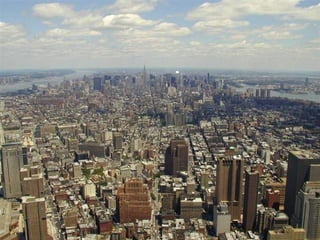 Müşteri temsilcisi, kişisel merakını gidermek için bir hafta
boyunca özel bir araştırma yaptı ve bankalarının bu
yeni müşterisinin çok büyük bir işadamı ve çok büyük bir servet
sahibi olduğunu öğrendi.


Bir hafta sonra adam yeniden gelip, borcunun ana parası beş bin
dolarla, bir haftalık faizi dokuz buçuk doları ödedikten sonra,
müşteri temsilcisi bir türlü yenemediği merakının dürtüsüyle
sordu:
" Çok büyük bir işadamı ve çok büyük bir servetin sahibi
olduğunuzu öğrendim dedi yalnızca kişisel merakımdan
soruyorum.
Lütfen söyler misiniz, sizin için çok küçük bir miktar olan beşbin
dolarlık krediye neden gereksinim duydunuz "
 