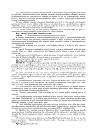(2) Eğitim kurumunun sorumlu müdürünün, kurumda uygulanan eğitim programının günlük ders saatinin
en az yarısında kurumda bulunması sağlanır. Kurumda birden fazla program uygulanması durumunda, bu hüküm
her program için ayrı ayrı uygulanır ve süre hesabında her program için ayrı ayrı hesaplama yapılır. Hastalık,
kaza veya öngörülemeyen durumlar gibi mücbir nedenlerin geçerli bir belgeye dayandırılması ve ispatı eğitim
kurumları tarafından gerçekleştirilir.
Sorumlu müdürün kurumda bulunmadığı durumlarda, tam süreli iş sözleşmesiyle görevlendirilen
eğiticilerden birisinin sorumlu müdüre vekâlet amacıyla aynı süreler boyunca kurumda bulunması sağlanır.
Vekâlet eden eğitici, sorumlu müdür tarafından yapılması gereken her türlü iş ve işlemin yapılmasını sağlar ve
görevi süresince Bakanlıkça sorumlu müdür olarak kabul edilir.
(3) Sorumlu müdür veya vekilinin mevzuat hükümlerine aykırı davranışlarından ve görev ve
sorumluluklarını yerine getirmesinden eğitim kurumu tüzel kişiliği sorumludur.
İşyeri hekimliği ve iş güvenliği uzmanlığı eğiticileri
MADDE 21 – (1) İşyeri hekimliği ve iş güvenliği uzmanlığı eğitici belgesi;
a) Pedagojik formasyona veya eğiticilerin eğitimi belgesine ve iş sağlığı ve güvenliği alanında en az beş
yıllık mesleki tecrübeye sahip; (A) sınıfı iş güvenliği uzmanları, iş sağlığı ve güvenliği, iş sağlığı veya iş
güvenliği programında doktora eğitimine sahip mühendis, mimar veya teknik elemanlar ile Bakanlıkta görevli iş
sağlığı ve güvenliği uzmanlarına,
b) Pedagojik formasyona veya eğiticilerin eğitimi belgesine sahip ve en az beş yıl teftiş yapmış iş
müfettişlerine,
c) Pedagojik formasyona veya eğiticilerin eğitimi belgesine ve en az on yıllık uzmanlık tecrübesine sahip,
mühendis, mimar veya teknik eleman niteliğini haiz Bakanlıkta görevli çalışma ve sosyal güvenlik eğitim
uzmanlarına,
ç) Mühendis, mimar, fizikçi, kimyager ve teknik öğretmenler ile hukuk fakültelerinden mezun olanlardan
üniversitelerde Bakanlıkça ilan edilen eğitim programlarına uygun en az sekiz yarıyıl ders verenlere,
başvurmaları halinde, EK-3 teki örneğine uygun olarak düzenlenir.
Eğitim kurumlarının eğitici kadrosu
MADDE 22 – (1) Eğitim kurumları, iş güvenliği uzmanlığı eğitim programı için işyeri hekimliği ve iş
güvenliği uzmanlığı eğitici belgesine sahip; makine, inşaat, kimya, elektrik veya maden mühendisleri ile bu
branşlarda eğitim görmüş teknik öğretmenlerden en az ikisiyle tam süreli, müfredatta belirtilen konulara uygun
işyeri hekimliği ve iş güvenliği uzmanlığı eğitici belgesine sahip diğer eğiticiler ile kısmi süreli iş sözleşmesi
yapar.
(2) Eğitim kurumlarında tam veya kısmi süreli iş sözleşmesi ile görevlendirilen eğiticilerle ilgili sosyal
güvenlik mevzuatından doğan bildirim ve prim ödeme gibi yükümlülüklerin yerine getirilmesi eğitim
kurumlarınca sağlanır. Eğitim kurumlarında görev alan eğiticilerin listesi Genel Müdürlükçe Sosyal Güvenlik
Kurumuna bildirilir.
(3) Eğitim kurumlarında, bu maddenin 1 inci fıkrası gereğince ve İş Kanunu’nun 63 üncü maddesine göre
tam süreli iş sözleşmesiyle görev alan eğiticiler, tâbi oldukları özel kanunlardan doğan hakları saklı kalmak
üzere, 5510 sayılı Kanuna göre başka bir yerde sigortalı olarak görev alamazlar.
(4) Eğitim kurumlarınca görevlendirilen her bir eğitici için bir dosya oluşturulur. Bu dosyada, yapılan iş
sözleşmesinin bir örneği ile sorumlu müdür tarafından onaylanmış eğitici belgesi örneği bulundurulur. Bu
belgelerin doğruluğundan eğitim kurumları sorumludur.
(5) Tam süreli iş sözleşmesiyle çalışan eğiticilerden biri, aynı zamanda sorumlu müdürlük görevini de
yürütebilir.
(6) Eğitim kurumlarında görevlendirme zorunluluğu bulunan personelin işten ayrılması halinde üç işgünü
içinde durum Genel Müdürlüğe yazı ile bildirilir. Otuz gün içerisinde bu kişilerin yerine aranan niteliklere sahip
personel görevlendirilmesi ve Genel Müdürlüğe bildirilmesi zorunludur. Bu işlemler eğitim kurumlarınca, Genel
Müdürlükçe kullanılan elektronik sisteme ayrıca işlenir.
(7) Genel Müdürlüğe bildirilen eğitici sözleşmeleri sözleşme hükümlerine aykırı olmayacak şekilde,
eğitim kurumlarınca veya eğiticilerce tek taraflı feshedilene kadar, sözleşme süresince geçerlidir. Süresi dolan
sözleşmelerin elektronik sistem üzerinden yenilenmesi durumu yazılı bildirim olarak kabul edilir.
(8) Eğiticiler, görev aldıkları kurumlarca düzenlenen eğitim programlarında, söz konusu kurumla
imzalayarak Genel Müdürlüğe gönderilmiş olan sözleşmede belirtilen toplam görev süresinden fazla görev
alamazlar. Bu hükmün uygulanması eğiticiler tarafından, takibi ise kurumun sorumlu müdürü tarafından
yürütülür.
(9) Eğiticiler, eğitim programı katılımcılarının, Bakanlıkça belirlenen müfredatta her ders için yer alan
konunun genel amacı ve öğrenme hedeflerine ulaşmasını sağlar ve bu amaçla aynı dokümanda yer alan alt
başlıklardan faydalanır.
Eğitim programlarına başvuru
 