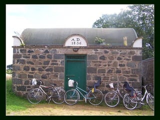 La cárcel de Sark se construyó en 1856. Con dos celdas y
un baño está considerada la cárcel más pequeña del
mundo. Sigue funcionando como prisión a día de hoy, para
borrachos y desordenados.
 
