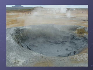 Pozas de barro hirvientePozas de barro hirviente
 