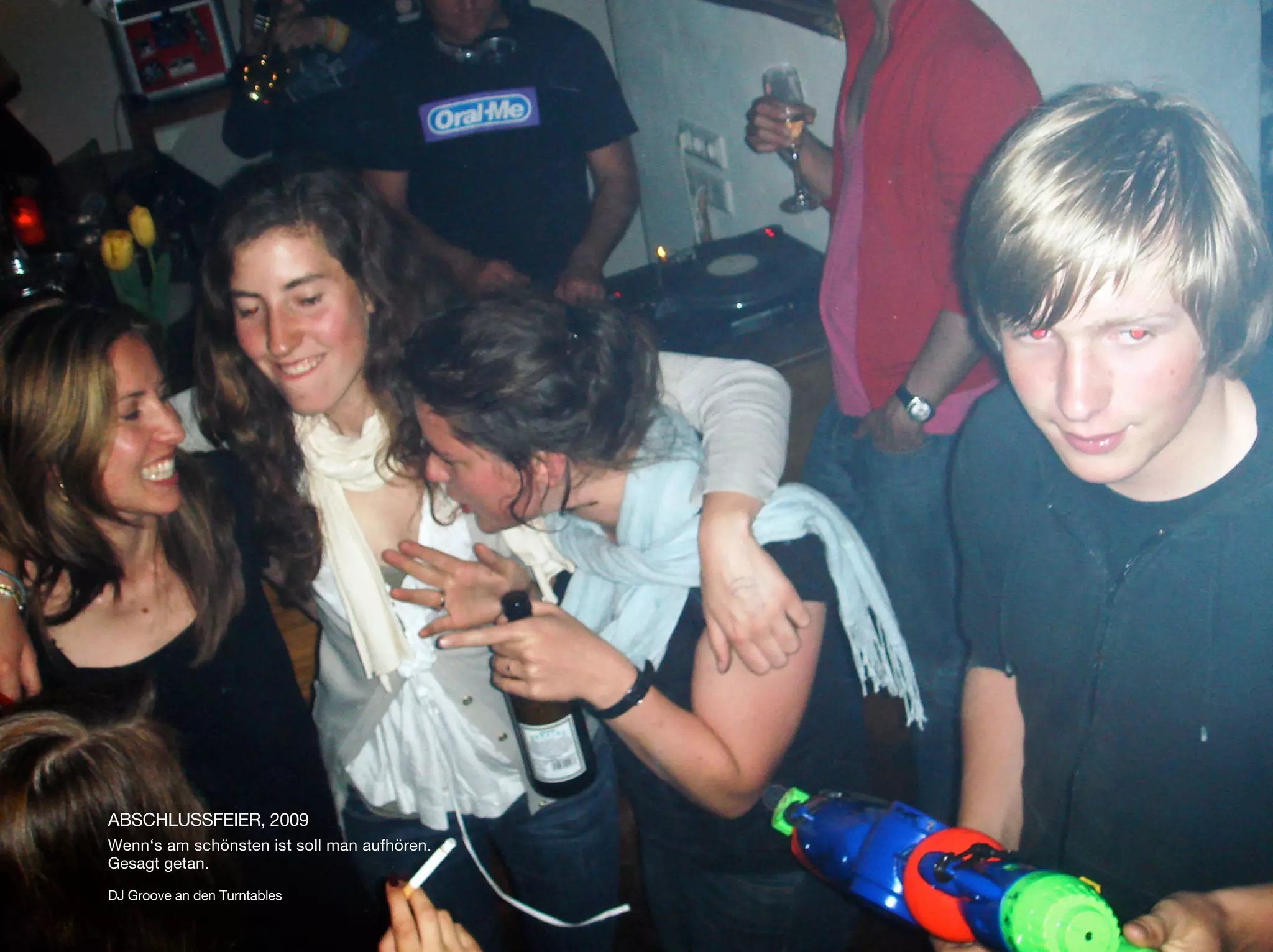 ABSCHLUSSFEIER, 2009
Wenn‘s am schönsten ist soll man aufhören.
Gesagt getan.

DJ Groove an den Turntables
 