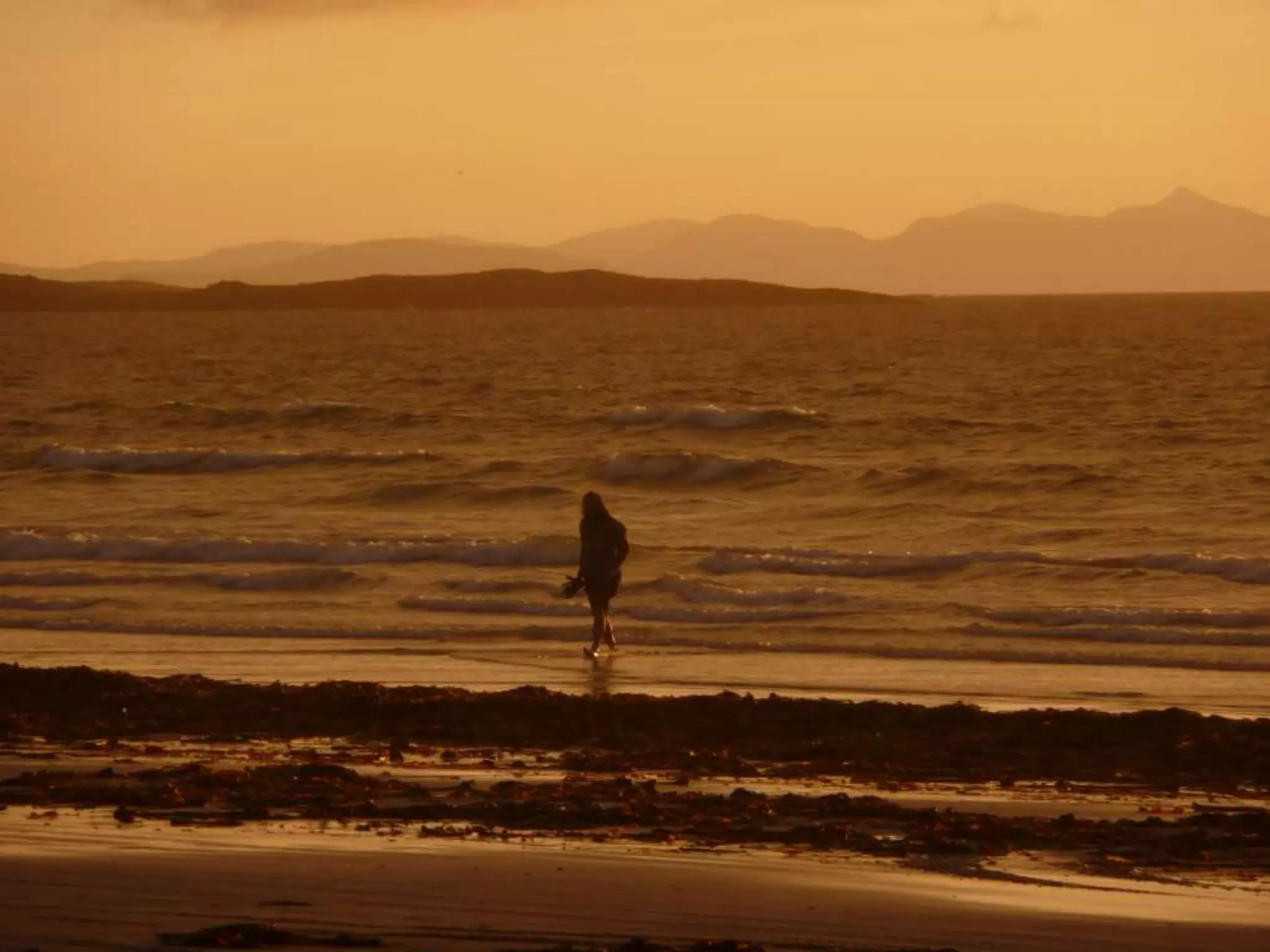 Communicating in Wales: design and architecture for mobile applications over poor connectivity 