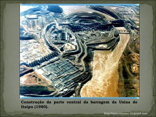 Construção da parte central da barragem da Usina de Itaipu (1980).  http://merciobasso.blogspot.com 