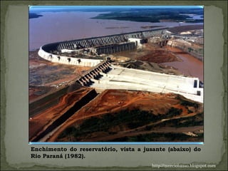 Enchimento do reservatório, vista a jusante (abaixo) do Rio Paraná (1982).  http://merciobasso.blogspot.com 