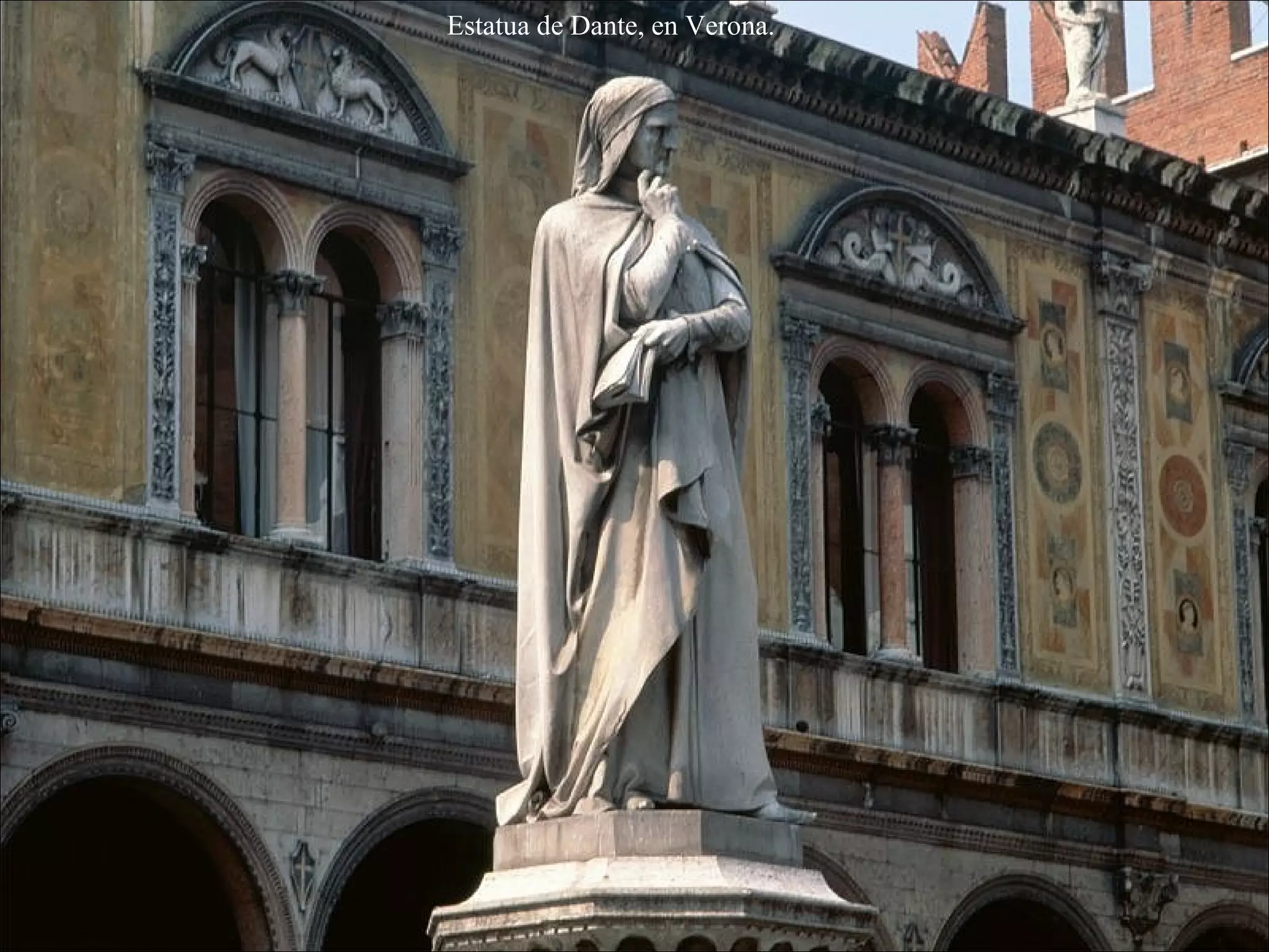 Estatua de Dante, en Verona.