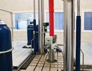 En las instalaciones de Investigación
y Desarrollo de Motion Technologies
en Frankfurt, una máquina de
pruebas somete uno de nuestros
amortiguadores KONI a pruebas
de esfuerzo.
 