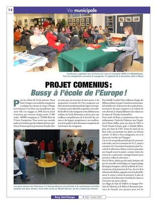 14                                                                      Vie municipale




                                                                     Conférence organisée lors du Forum de l’eau en novembre 2008 à la Médiathèque.
                                                                  Pour les délégations roumaine et espagnole, il s’agissait de la deuxième visite à Bussy



                              PROJET COMENIUS :
                          Bussy à l’école de l’Europe !
              our les enfants de l’école primaire, Bussy    un autre pays, de rencontrer d’autres jeunes, et du       Pour Isabelle Goudal, Maire-Adjointe chargée des

     P       Saint-Georges a une ambition européenne
             et souhaite leur donner la chance d’élargir
     leurs horizons! C’est donc tout naturellement que
                                                            programme Leonardo Da Vinci proposant aux
                                                            élèves des lycées professionnels des stages en Europe.
                                                            Comenius a pour objectif la coopération et la mobi-
                                                                                                                      Affaires scolaires, le projet Comenius est ainsi essen-
                                                                                                                      tiel à double titre: la découverte des modes de fonc-
                                                                                                                      tionnement des pays européens et la richesse de
     notre ville s’est engagée en 2006 dans le projet       lité des élèves et des enseignants entre établissements   cette diversité, la responsabilisation des enfants sur
     Comenius, qui concerne chaque année 11000              scolaires, de l’école élémentaire au lycée, pour une      les enjeux de l’Europe d’aujourd’hui.
     écoles, 100000 enseignants et 750000 élèves de         meilleure compréhension de la diversité des cul-          Deux écoles de Bussy se positionnent alors avec
     l’Union Européenne. Nous avons tous entendu            tures et des langues européennes et une améliora-         enthousiasme: l’école des Violennes, sous l’impul-
     parler avec bonheur par des étudiants de leurs expé-   tion de la qualité et de la dimension européenne de       sion d’Annie Steffen, pour une classe de CM2, et
     riences Erasmus qui leur permettent d’étudier dans     la formation des enseignants.                             l’école Antoine-Giroust, grâce à Nathalie Jilibert,
                                                                                                                      pour une classe de CM1. Toutes les classes de ces
                                                                                                                      deux écoles ont participé avec plaisir aux diverses
                                                                                                                      activités. 42 élèves et leurs enseignantes ont eu la
                                                                                                                      chance de s’envoler vers l’Espagne!
                                                                                                                      Car, et c’est une grande première pour la commune
                                                                                                                      et les écoles, tout est à construire de A à Z: projet à
                                                                                                                      soumettre à la Commission Européenne pour l’ac-
                                                                                                                      cord de la subvention (thème à retenir, partenaires
                                                                                                                      avec lesquels mener le projet), contenu même des
                                                                                                                      actions de ce partenariat, montage financier pour
                                                                                                                      recevoir et utiliser la subvention…
                                                                                                                      Pour le thème, plutôt que des sujets classiques tels
                                                                                                                      que les nouvelles technologies ou l’apprentissage
                                                                                                                      des langues étrangères, celui de la défense de l’envi-
                                                                                                                      ronnement, de la protection de l’eau, du tri et de la
                                                                                                                      réduction des déchets, apparaît comme le plus fédé-
                                                                                                                      rateur, le mieux à même de permettre la prise de
                                                                                                                      conscience de la dimension mondiale des enjeux et
                                                                                                                      l’ouverture aux autres cultures.
                                                                                                                      Les villages de Aielo de Malferit en Espagne (Pro-
     Les deux classes des Violennes et d’Antoine-Giroust ont participé à de nombreuses activités                      vince de Valencia) et de Rebra en Roumanie (pro-
     pendant ces deux années, dont cette sortie au Moulin Russon, qui les a beaucoup amusés.                          vince de Nasaud) sont partants pour être les


                                                        Bussy Saint-Georges                 N° 115 - Octobre 2009
 