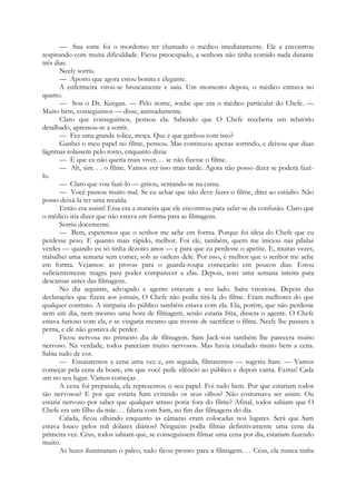 — Sua sorte foi o mordomo ter chamado o médico imediatamente. Ele a encontrou
respirando com muita dificuldade. Ficou preocupado, a senhora não tinha comido nada durante
três dias.
Neely sorriu.
— Aposto que agora estou bonita e elegante.
A enfermeira virou-se bruscamente e saiu. Um momento depois, o médico entrava no
quarto.
— Sou o Dr. Keegan. — Pelo nome, soube que era o médico particular do Chefe. —
Muito bem, conseguimos — disse, animadamente.
Claro que conseguimos, pensou ela. Sabendo que O Chefe receberia um relatório
detalhado, apressou-se a sorrir.
— Fez uma grande tolice, moça. Que é que ganhou com isso?
Ganhei o meu papel no filme, pensou. Mas continuou apenas sorrindo, e deixou que duas
lágrimas rolassem pelo rosto, enquanto dizia:
— É que eu não queria mais viver. . . se não fizesse o filme.
— Ah, sim. . . o filme. Vamos ver isso mais tarde. Agora não posso dizer se poderá fazê-
lo.
— Claro que vou fazê-lo — gritou, sentando-se na cama.
— Você passou muito mal. Se eu achar que não deve fazer o filme, direi ao estúdio. Não
posso deixá-la ter uma recaída.
Então era assim! Essa era a maneira que ele encontrou para safar-se da confusão. Claro que
o médico iria dizer que não estava em forma para as filmagens.
Sorriu docemente.
— Bem, esperemos que o senhor me ache em forma. Porque foi ideia do Chefe que eu
perdesse peso. E quanto mais rápido, melhor. Foi ele, também, quem me iniciou nas pílulas
verdes — quando eu só tinha dezoito anos — e para que eu perdesse o apetite. E, muitas vezes,
trabalhei uma semana sem comer, sob as ordens dele. Por isso, é melhor que o senhor me ache
em forma. Vejamos: as provas para o guarda-roupa começarão em poucos dias. Estou
suficientemente magra para poder comparecer a elas. Depois, terei uma semana inteira para
descansar antes das filmagens.
No dia seguinte, advogado e agente estavam a seu lado. Saíra vitoriosa. Depois das
declarações que fizera aos jornais, O Chefe não podia tirá-la do filme. Eram melhores do que
qualquer contrato. A simpatia do público também estava com ela. Ela, porém, que não perdesse
nem um dia, nem mesmo uma hora de filmagem, senão estaria frita, dissera o agente. O Chefe
estava furioso com ela, e se vingaria mesmo que tivesse de sacrificar o filme. Neely lhe passara a
perna, e ele não gostava de perder.
Ficou nervosa no primeiro dia de filmagem. Sam Jack-son também lhe parecera muito
nervoso. Na verdade, todos pareciam muito nervosos. Mas havia estudado muito bem a cena.
Sabia tudo de cor.
— Ensaiaremos a cena uma vez e, em seguida, filmaremos — sugeriu Sam. — Vamos
começar pela cena da boate, em que você pede silêncio ao público e depois canta. Extras! Cada
um no seu lugar. Vamos começar.
A cena foi preparada, ela representou o seu papel. Foi tudo bem. Por que estariam todos
tão nervosos? E por que estaria Sam evitando os seus olhos? Não costumava ser assim. Ou
estaria nervoso por saber que qualquer atraso poria fora do filme? Afinal, todos sabiam que O
Chefe era um filho da mãe. . . falaria com Sam, no fim das filmagens do dia.
Calada, ficou olhando enquanto as câmaras eram colocadas nos lugares. Será que Sam
estava louco pelos mil dólares diários? Ninguém podia filmar definitivamente uma cena da
primeira vez. Céus, todos sabiam que, se conseguissem filmar uma cena por dia, estariam fazendo
muito.
As luzes iluminaram o palco, tudo ficou pronto para a filmagem. . . Céus, ela nunca tinha
 