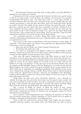 Anne.
— Está brincando? Ela ficará muito feliz sendo servida por Bud, ou por Ken Mitchell, ou
qualquer dos outros rapazes do escritório:
O pensamento de Anne voou para aquela noite do passado, há tantos anos, quando sentara
ao lado de Lyon para assistir à estreia de Neely. Era, também, uma boa garota, sem explosões
temperamentais. Há dezenove anos... Ela amava Lyon, então, e o amava agora. Ouvindo as
conversas telefónicas dele com Neely estava consciente de que vencera a batalha. Mas, por mais
estranho que parecesse, a vitória não tinha sabor algum. Agora Lyon mentia para Neely, dizendo
que pedira o divórcio. Na verdade, ele não queria se divorciar, não queria ficar preso a Neely,
agora que a serpente que havia dentro dela estava começando a se mostrar. Amanhã era dia 5,
Lyon, entretanto, não fizera qualquer referência à viagem. Até falava de uma estreia que não
queria perder, no dia 8. Teria ela realmente vencido, ou se tratava de uma trégua? Neely ainda
estava presente, e talvez sempre estivesse, daí por diante. Teria Lyon apreciado o corpo de Neely?
Acharia que, com Neely, era a mesma coisa que com ela? Nunca saberia.
Até os bastidores pareciam os mesmos. Margie Parks parecia muito jovem e muito
vulnerável, embaraçada pela presença de seus novos e brilhantes agentes e pelas celebridades que
se congratulavam com ela.
Anne sentou-se entre Lyon e George durante a festa que comemorou a estreia, depois do
espetáculo. A certa altura, quando Lyon deixou a mesa, para falar com algumas pessoas, Margie
se aproximou e sentou-se no lugar dele.
— Quero que saiba, Sra. Welles, que sempre fui grande admiradora sua.
— Na televisão? Ora, aquilo não é nada.
— Eu a adoro no seu programa atual. Quando a senhora era a garota Gillian, eu quase
desmaiava. Lembro-me que tinha dez anos de idade quando roubei um dólar de minha mãe para
comprar um batom Gillian. Eu queria me parece com a senhora.
Anne sorriu. De repente, compreendeu como é que Helen Lawson se sentia. Era tão
maravilhoso ser jovem; pensar que a gente seria eternamente jovem. Ainda assim sabia que era o
símbolo do sucesso para Margie Parks. Era lisonjeada, casada com um homem importante, e uma
mulher de sucesso em sua carreira. Margie não era bonita, vestia um vestido verde que não
melhorava em nada a sua aparência. O casaco que usava era de seda preta, parecido com o que
ela comprara em Bloodmingdale. Notara o olhar que Margie pôs no seu casaco de vison. Será que
Margie imaginava que seu farto cabelo devia agora ser pintado? Ou que as rugas, debaixo de seus
olhos, tinham que ser disfarçadas com maquilagem apropriada? Num ambiente de luzes suaves,
como o daquela noite, sabia que chamava a atenção. Muitas cabeças ainda se voltavam quando ela
entrava nutria sala. Aparecia bem na televisão e sabia que, com maquilagem e luzes apropriadas,
poderia continuar ainda por quinze anos. Nunca, porém, fingiria ser mais jovem do que era. Toda
gente sabia quantos anos tinha.
Margie falava sem parar. Lyon estava visivelmente aborrecido e eles a deixaram aos
cuidados de George uma hora mais tarde. Nesta noite, Lyon lhe parecera muito cansado. Em
casa, havia uma porção de recados de Neely. Lyon n§o se esforçava por esconder suas conversas
de Anne, e nelas mantinha uma atitude impessoal e reservada. Sim, tinham contratado Margie
Parks. Claro que ela não era um grande talento. Sim, estaria lá dentro de alguns dias.
Mas o sucesso de Margie foi enorme. O álbum das canções da peça vendera
espetacularmente bem, e os compactos que gravara estavam entre os dez mais vendidos. Em
abril; George conseguiu-lhe um contrato na televisão, com um programa semanal. Os Três B
representavam esses programas.
Lyon continuou a viajar frequentemente para a Califórnia. Os espetáculos de Neely iam
bem, ela assinara contrato para a próxima temporada. Os Três B abriram uma nova agência na
Califórnia e muita gente de Johnson Harris veio trabalhar para eles.
Neely era líder dos acontecimentos sociais de Holly. wood. Alugara uma casa enorme e
empregara criadagem completa, suas grandes festas eram frequentadas por todas as pessoas
 