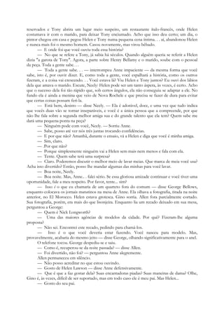 reservados e Tony abrira um lugar meio suspeito, um restaurante ítalo-francês, onde Helen
costumava ir com o marido, para deixar Tony enciumado. Acho que isso deu certo; um dia, o
pintor chegou em casa e pegou Helen e Tony numa pequena cena íntima. . . aí, abandonou Helen
e nunca mais foi o mesmo homem. Casou novamente, mas virou bêbado.
— E onde foi que você ouviu toda essa história?
— No que se refere a Tony, já sabia há séculos. Quando alguém queria se referir a Helen
dizia "a garota de Tony". Agora, a parte sobre Henry Bellamy e o marido, soube com o pessoal
da peça. Toda a gente sabe. . .
— Toda a gente sabe. . . — interrompeu Anne impaciente — da mesma forma que você
sabe, isto é, por ouvir dizer. E, como toda a gente, você espalhará a história, como os outros
fizeram, e a coisa vai crescendo. . . Você estava lá? Viu Helen e Tony juntos? Eu ouvi dos lábios
dela que amava o marido. Escute, Neely: Helen pode ser um tanto áspera, às vezes, é certo. Acho
que o sucesso dela foi tão rápido que, sob certos ângulos, ela não conseguiu se adaptar a ele. No
fundo ela é ainda a menina que veio de Nova Rochele e que precisa se fazer de dura para evitar
que certas coisas possam feri-la.
— Está bem, desisto — disse Neely. — Ela é adorável, doce, e uma vez que tudo indica
que vocês duas vão se tornar inseparáveis, e você é a única pessoa que a compreende, por que
não lhe fala sobre a segunda melhor amiga sua e do grande talento que ela tem? Quem sabe me
dará uma pequena ponta na peça?
— Ninguém pode com você, Neely. — Sorriu Anne.
— Sabe, posso até ver nós três juntas trocando confidências.
— E por que não? Amanhã, durante o ensaio, vá a Helen e diga que você é minha amiga.
— Sim, claro.
— .Por que não?
— Porque simplesmente ninguém vai a Helen sem mais nem menos e fala com ela.
— Tente. Quem sabe terá uma surpresa?
— Claro. Poderemos discutir o melhor meio de lavar meias. Que marca de meia você usa?
Acha isso divertido? Então, posso lhe mandar algumas das minhas para você lavar.
— Boa noite, Neely.
— Boa noite. Mas, Anne.. . falei sério. Se essa gloriosa amizade continuar e você tiver uma
oportunidade, fale a meu respeito. Por favor, tente... sim?
— Isso é o que eu chamaria de um quarteto fora do comum — disse George Bellows,
enquanto colocava os jornais matutinos na mesa de Anne. Ela olhava a fotografia, tirada na noite
anterior, no El Morocco. Helen estava grotesca. Gino sorria. Allen fora parcialmente cortado.
Sua fotografia, porém, era mais do que lisonjeira. Enquanto lia um recado deixado em sua mesa,
perguntou a George:
— Quem é Nick Longworth?
— Uma das maiores agências de modelos da cidade. Por quê? Fizeram-lhe alguma
proposta?
— Não sei. Encontrei este recado, pedindo para chamá-los.
— Isso é o que você deveria estar fazendo. Você nasceu para modelo. Mas,
provavelmente, acabaria do mesmo jeito — disse George, olhando significativamente para o anel.
O telefone tocou. George despediu-se e saiu.
— Como é, recuperou-se da noite passada? — disse Allen.
— Foi divertido, não foi? — perguntou Anne alegremente.
Allen permaneceu em silêncio.
— Não posso acreditar no que estou ouvindo.
— Gosto de Helen Lawson — disse Anne defensivamente.
— Que é que a faz gostar dela? Suas encantadoras piadas? Suas maneiras de dama? Olhe,
Gino é, às vezes, difícil de ser suportado, mas em todo caso ele é meu pai. Mas Helen...
— Gosto do seu pai.
 