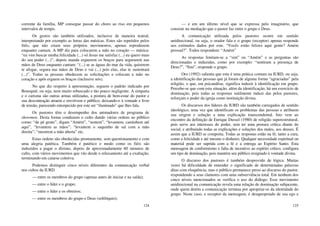 124
corrente da família, MP consegue passar do choro ao riso em pequenos
intervalos de tempo.
Os gestos são também utilizados, inclusive de maneira teatral,
interpretando por exemplo as letras das músicas. Estes são repetidos pelos
fiéis, que não criam seus próprios movimentos, apenas reproduzem
enquanto cantam. A MP diz para colocarem a mão no coração — música:
“eu vim buscar minha felicidade (...) só Jesus me satisfaz (...) eu quero mais
do seu poder (...)”, depois manda erguerem os braços para segurarem nas
mãos de Deus enquanto cantam: “(...) se as águas do mar da vida, quiserem
te afogar, segura nas mãos de Deus e vai (...) pois elas, elas te sustentará
(...)”. Todas as pessoas obedecem as solicitações e colocam a mão no
coração e após erguem os braços (inclusive nós).
No que diz respeito à apresentação, seguem o padrão indicado por
Bousquié, ou seja, nem muito rebuscado e tão pouco negligente. A simpatia
e o carisma são outras armas utilizadas, a postura de bem-estar do pastor e
sua descontração atraem e envolvem o público, deixando-o à vontade e livre
de tensão, parecendo entorpecido por este ser “iluminado” que lhes fala.
Os pastores têm o desempenho dos animadores de programa de
showmen. Desta forma conduzem o culto dando várias ordens ao público
como: “de pé gente”, digam “Amém”, “sentem”, “levantem, caminhem até
aqui”, “levantem as mãos”; “levantem o saquinho de sal com a mão
direita”; “mostrem a mão aberta” etc.
Estas ordens são obedecidas prontamente, sem questionamento e com
uma alegria patética. Também é patético o modo como os fiéis são
induzidos a pagar o dízimo, depois de aproximadamente 60 minutos de
culto, com vários movimentos que vão desde o relaxamento até a exaltação,
terminando em catarse coletiva.
Podemos distinguir cinco níveis diferentes da comunicação verbal
nos cultos da IURD
— entre os membros do grupo (apenas antes de iniciar e na saída);
— entre o líder e o grupo;
— entre o líder e os obreiros;
— entre os membros do grupo e Deus (solilóquio);
125
— e em um último nível que se expressa pelo imaginário, que
consiste na mediação que o pastor faz entre o grupo e Deus.
A comunicação utilizada pelos pastores ocorre em sentido
unidirecional, ou seja, o orador fala e o grupo (receptor) apenas responde
aos estímulos dados por este. “Vocês estão felizes aqui gente? Amém
pessoal?”. Todos respondem: “Amém”
As respostas limitam-se a “sim” ou “Amém” e as perguntas são
direcionadas e induzidas, como por exemplo: “sentiram a presença de
Deus?”, “Sim”, responde o grupo.
Oro (1992) salienta que esta é uma prática comum na IURD, ou seja,
a identificação das pessoas que já foram de alguma forma “agraciadas” pela
religião, o que, em psicanálise, significa induzir à identificação em grupo.
Percebe-se que com esta situação, além da identificação, há um exercício de
dominação, pois todas as respostas sutilmente induzi das pelos pastores,
reforçam o poder da igreja como instituição divina.
Os discursos dos líderes da IURD são também carregados de sentido
ideológico, uma vez que identificam os problemas das pessoas e atribuem
sua origem e solução a uma explicação transcendental. Isto vem ao
encontro da definição de Enrique Dussel (1980) de religião superestrutural,
pois serve aos interesses do poder, sem ter uma postura crítica diante do
social, e atribuindo todas as explicações e soluções dos males, aos deuses. É
assim que a IURD se comporta. Todas as respostas estão na fé, tanto a cura,
como a felicidade e até mesmo o dinheiro. Qualquer necessidade espiritual ou
material pode ser suprida com a fé e a entrega ao Espírito Santo. Esta
mensagem de conformismo e falta de incentivo ao espírito crítico, configura
um tipo de dominação, pois mantém seu público resignado à vontade divina.
O discurso dos pastores é também desprovido de lógica. Muitas
vezes há dificuldade de entender o significado de determinadas palavras
ditas com eloquência, mas o público permanece preso ao discurso do pastor,
respondendo a seus clamores com uma subserviência total. Em nenhum dos
cinco níveis mencionados se verifica o uso do diálogo. Esse movimento
unidirecional na comunicação revela uma relação de dominação subjacente,
onde quem detém a comunicação termina por apropriar-se da identidade do
grupo. Neste caso, o receptor da mensagem, é desapropriado de sua ego e
 