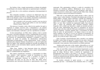 184
Em Antônia e João, o jargão reterritorializa as relações de produção,
de distribuição e de consumo, implicando na segmentarização e atribuições
Em todos eles, os elos semióticos cartografam a heterogeneidade do
processo.
Pela cartografia rizomática, o processo de subjetivação traça um
mapa aberto, conectável em todas as suas dimensões, todos os seus níveis,
todas as suas direções e todos os seus sentidos, desmontável, transformável,
inteiramente voltado sobre uma experimentação sobre o real.
Pode-se desenhá-lo sobre uma parede, concebê-lo como uma obra de
arte, construí-lo como uma ação política ou como uma meditação.
(Deleuze, Guattari, 1989, p. 20)
Este processo é estranho a toda a ideia de eixo genético (no qual se
organizam os estágios sucessivos filo e ontogenéticos) e de estrutura
profunda (no qual se invocam as essências que constituem a identidade e o
sujeito), universalizados e unificados e, por isso, reproduzíveis ao infinito.
O devir-metropolitano, em Fábio, Ester, Antônia e João se produz
numa dura e fascinante pedagogia, na qual a simultaneidade dos processos,
a rapidez dos fluxos de produção, de distribuição e de consumo, a aridez
dos processos de segmentarização imprimem à existência a marca do
desgaste, da perda, da exaustão, da obsolescência (obsolescência
programada da antiprodução?), vividas etapisticamente. Assim, o desejo é
capturado pelas máquinas abstratas (maquinismos), as que são regidas pela
lógica do capital, como superfície encantada de inscrição da produção, da
vida, do mundo e como movimento objetivo aparente, gerador de todas as
coisas, a quase-causa.
Fábio, Ester, Antônia e João funcionam dentro das atribuições
matrizadas principalmente pelo gênero, classe, estrato socioeconômico,
idade. É o estabelecimento da competência.
Pela ruptura assignificante rizomática, a aposentadoria de Fábio,
Ester, Antônia e João concretiza a perda de consistência de vários
agenciamentos, como a fábrica, a escola, o escritório, os colegas de
trabalho, as organizações classistas, os sindicatos, o recorte e a
estratificação das horas do dia e/ou da noite. São dentro desses
agenciamentos que funcionam diretamente os agenciamentos coletivos de
185
enunciação. Pela aposentadoria realiza-se a perda de consistência dos
universos de referências públicos. Mobilizam-se novos universos de
referência existenciais e/ou enunciativos e/ou incorporais, onde todos os
campos de possíveis se abrem para o mundo privado. Fábio, Ester, Antônia
e João executam ou não um movimento de resistência.
Fábio não se sente atraído pelo mundo privado e sobre o qual sua
mulher exerce o pleno domínio. Correlação desvantajosa para ele que, no
âmbito público, consegue relativa autonomia. Limitado por atribuições e
estratificações, ele reterritorializa suas ações sobre o cultivo do quintal
(uma horta), a reforma e ampliação da casa e a prestação de serviços aos
filhos e ao neto. Mas é território de esgotamento rápido. Suas incursões
sobre o espaço das atribuições ditas femininas produzem embates
frequentes com a mulher que intensifica e amplia seu território privado o
mais que pode, impulsionada pela perda de consistência do universo
familiar, que se dá com a saída dos filhos para constituírem os seus próprios
universos familiares. Território pequeno para o investimento de ambos.
Zonas de atrito, de aprisionamento e de mágoas criam-se em torno de
tarefas cotidianas, nas quais os excessos de economia, de desperdício, de
cuidado, de esmero e de dedicação se sobrecodificam como mesquinharia,
falta de zelo, perda de tempo e sufocamento.
Ester, resistindo a reterritorialização sobre a moradia e seu cotidiano
de solidão, realiza linhas de fuga para o exterior da casa, para o interior do
trabalho, para o interior da família ascendente (viagens, volta ao trabalho
remunerado, visita a parentes), desinvestindo do seu âmbito particular.
Antônia oscila ainda entre os dois mundos, sobrecodifica-se avó, com
todas as atribuições do cargo e o estende à esfera pública no eixo da caridade.
João, tal como Fábio, realiza um investimento fragmentado na esfera
privada, na qual se sente intruso, mundo do qual esteve ausente grande
parte do tempo. Revela-se inútil a tentativa de organização e de
hierarquização desse espaço e seus fluxos à sua imagem e semelhança.
Extraído de um universo de referência público, não consegue intervir no
universo de referência privado, pleno dos filhos adolescentes e da mulher. E
se mobilizam afetos de sofrimento.
Os desafios colocados às quatro pessoas — e nem sempre
sustentados por elas — movimentam eixos imanentes entre si: 1) rupturas
 
