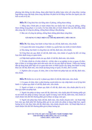phương tiện thông tin đại chúng, được phát hành ấn phẩm hoặc niêm yết công khai; trường 
hợp không cung cấp hoặc chưa cung cấp được thì phải trả lời bằng văn bản cho người yêu cầu 
biết và nêu rõ lý do. 
Điều 33. Công khai báo cáo hằng năm về phòng, chống tham nhũng 
1. Hằng năm, Chính phủ có trách nhiệm báo cáo Quốc hội về công tác phòng, chống 
tham nhũng trong phạm vi cả nước; Uỷ ban nhân dân có trách nhiệm báo cáo Hội đồng nhân 
dân cùng cấp về công tác phòng, chống tham nhũng ở địa phương. 
2. Báo cáo về công tác phòng, chống tham nhũng phải được công khai. 
Mục 2 
XÂY DỰNG VÀ THỰC HIỆN CÁC CHẾ ĐỘ, ĐỊNH MỨC, TIÊU CHUẨN 
Điều 34. Xây dựng, ban hành và thực hiện các chế độ, định mức, tiêu chuẩn 
1. Cơ quan nhà nước trong phạm vi nhiệm vụ, quyền hạn của mình có trách nhiệm: 
a) Xây dựng, ban hành và công khai các chế độ, định mức, tiêu chuẩn; 
b) Công khai các quy định về chế độ, định mức, tiêu chuẩn về quyền lợi đối với từng 
loại chức danh trong cơ quan mình; 
c) Chấp hành nghiêm chỉnh các quy định về chế độ, định mức, tiêu chuẩn. 
2. Tổ chức chính trị, tổ chức chính trị - xã hội, đơn vị sự nghiệp và các cơ quan, tổ chức, 
đơn vị khác có sử dụng ngân sách nhà nước căn cứ vào quy định tại khoản 1 Điều này hướng 
dẫn áp dụng hoặc phối hợp với cơ quan nhà nước có thẩm quyền xây dựng, ban hành và công 
khai các chế độ, định mức, tiêu chuẩn áp dụng trong cơ quan, tổ chức, đơn vị mình. 
3. Nghiêm cấm cơ quan, tổ chức, đơn vị ban hành trái pháp luật các chế độ, định mức, 
tiêu chuẩn. 
Điều 35. Kiểm tra và xử lý vi phạm quy định về chế độ, định mức, tiêu chuẩn 
1. Cơ quan, tổ chức, đơn vị phải thường xuyên kiểm tra việc chấp hành và xử lý kịp thời 
hành vi vi phạm quy định về chế độ, định mức, tiêu chuẩn. 
2. Người có hành vi vi phạm quy định về chế độ, định mức, tiêu chuẩn phải bị xử lý 
theo quy định của pháp luật. 
3. Người cho phép sử dụng vượt chế độ, định mức, tiêu chuẩn phải bồi thường phần giá 
trị mà mình cho phép sử dụng vượt quá; người sử dụng vượt chế độ, định mức, tiêu chuẩn có 
trách nhiệm liên đới bồi thường phần giá trị được sử dụng vượt quá. 
4. Người cho phép thực hiện chế độ, định mức, tiêu chuẩn chuyên môn - kỹ thuật thấp 
hơn mức quy định phải bồi thường phần giá trị mà mình cho phép sử dụng thấp hơn; người 
hưởng lợi từ việc thực hiện chế độ, định mức, tiêu chuẩn chuyên môn - kỹ thuật thấp hơn có 
trách nhiệm liên đới bồi thường phần giá trị được hưởng lợi. 
Mục 3 
QUY TẮC ỨNG XỬ, QUY TẮC ĐẠO ĐỨC NGHỀ NGHIỆP, VIỆC 
CHUYỂN ĐỔI VỊ TRÍ CÔNG TÁC CỦA CÁN BỘ, 
CÔNG CHỨC, VIÊN CHỨC 
 