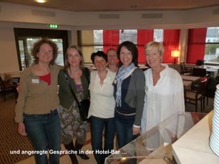 und angeregte Gespräche in der Hotel-Bar …
 