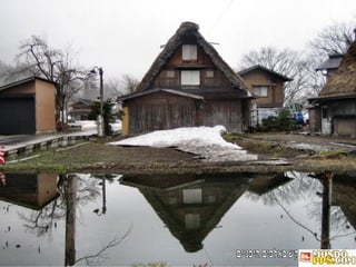 כפר עם גגות קש באלפים היפניים 