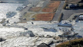  Fonte: http://s.glbimg.com/jo/g1/f/original/2011/03/11/tsunami3-japao-950.jpg
www.jografia.com
 