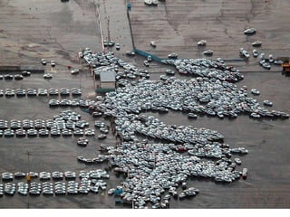 Aeroporto em Sendai: carros aglomerados (11/03/2011) 