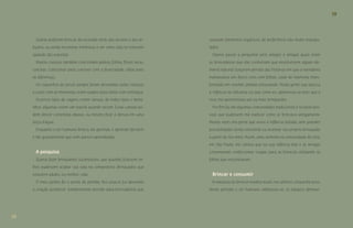 18 
19 
Outras preferem brincar de esconder atrás das árvores e dos ar-bustos, 
ou ainda encontrar minhocas e ver como elas se retorcem 
quando são expostas. 
Muitas crianças também colecionam pedras, folhas, flores secas, 
conchas. Colecionar para conviver com a diversidade, olhar para 
as diferenças. 
Os coquinhos do jerivá sempre foram devorados pelas crianças 
e, junto com as mamonas, eram usados para atirar com estilingue. 
Diversos tipos de vagens viram canoas, de todos tipos e tama-nhos, 
algumas viram um espiral quando secam. Essas canoas po-dem 
descer correnteza abaixo, ou mesmo ficar à deriva em uma 
poça d’água. 
Enquanto o ser humano brinca, ele aprende, e aprende tão bem 
e tão gozozamente que nem parece aprendizado. 
A pesquisa 
Queria fazer brinquedos sustentáveis, que quando ficassem ve-lhos 
pudessem acabar sua vida na composteira. Brinquedos que 
virassem adubo, ou melhor, vida. 
O meu jardim foi o ponto de partida. Aos poucos fui deixando 
a criação acontecer. Simplesmente acordei para brincadeiras que 
usassem elementos orgânicos, de preferência não muito manipu-lados. 
Depois passei a perguntar pros amigos e amigas quais eram 
as brincadeiras que eles conheciam que envolvessem algum ele-mento 
natural. Surgiram pérolas daí, histórias em que a narradora 
manipulava um ibisco, sons com folhas, caule de mamona trans-formado 
em snorkel, pétalas estourando. Muita gente que passou 
a infância na natureza ou que como eu, apaixonou-se pelo que é 
vivo, me apresentava um ou mais brinquedos. 
Por fim fui até algumas comunidades tradicionais e localizei pes-soas 
que pudessem me explicar como se brincava antigamente. 
Muitas vezes era gente que viveu a infância isolada, sem grandes 
possibilidades senão encontrar ou inventar seu próprio brinquedo 
a partir do seu meio. Assim, uma senhora na comunidade do Una, 
em São Paulo, me contou que na sua infância elas e as amigas 
costumavam confeccionar roupas para as bonecas utilizando as 
folhas que encontravam. 
Brincar e consumir 
A natureza do brincar mudou muito nos últimos cinquenta anos. 
Nesse período o ser humano urbanizou-se, os espaços diminuí- 
 