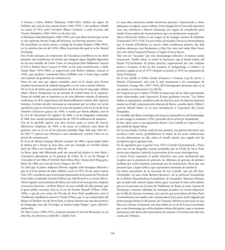 A França, a París, Robert Delaunay (1885-1941) utilitza els signes de                    La seua obra menciona també referències precises i intencionals a obres
l’alfabet, així com la seua esposa Sonia (1885-1979), i van realitzar treballs           plàstiques, en alguns casos evidents. Si les imatges de La Gioconda apareixen
en comú, el 1913, amb l’escriptor Blaise Cendrars, o amb el poeta xilé                   com una referència a Marcel Duchamp, són signes de complicitat però
Vicente Huidobro (1893-1943) en els anys vint.                                           també d’una espècie de reconeixement cap a un predecessor respectat.
A Alemanya, Max Beckmann (1884-1950), així com altres artistes que sovint                Altres referències troben el seu origen en les imatges extretes de Matthias
es van expressar davant l’auge del feixisme, van barrejar pintura i text.                Grünewald (1475-1528). En este sentit, cal ressaltar l’atracció extraordinària
Els surrealistes no seran menys, a imatge de Georges Hugnet (1906-1974),                 que el retaule d’Isenheim va exercir sobre nombrosos pintors, des dels
en La septième face du dé (1936), llibre la portada del qual la va fer Marcel            realistes alemanys com Beckmann o Otto Dix, més tard sobre Max Ernst,
Duchamp.                                                                                 així com sobre l’espanyol Picasso o l’anglés Francis Bacon.
Des d’estes èpoques, les empremtes de l’escriptura proliferen en les obres               Tots van ser “sacsejats” per esta dramatúrgia infernal i al mateix temps
pintades, són nombrosos els artistes que integren signes llegibles ﬁguratius             sorprenent. També Johns va sentir la fascinació cap al famós tríptic del
en els seus treballs: als Estats Units, el conceptual John Baldessari (nascut            Musée d’Unterlinden. El pintor americà, impressionat per este realisme
el 1931), Robert Barry (nascut el 1936) en les seues instal·lacions, a Itàlia            portat a l’extrem, va fer en dos ocasions el “pelegrinatge a Colmar”; la
Guido Biasi (1933-1984), el supervivent pop Robert Indiana (nascut el                    primera vegada va ser el 1975 i després va tornar, el 1979, en companyia de
1928), que produïx i amuntona blocs d’alfabet com si foren legos, també                  Teeny Duchamp.
van explotar els graﬁsmes de comunicació.                                                En el seu treball es troben també al·lusions a Cézanne (cap de mort), a
Estos no són més que alguns exemples, però en la major part d’estos                      Munch (l’autoretrat), així com la més sorprenent a les ceràmiques de
creadors la presència de símbols tipogràﬁcs va ser com a mínim efímera.                  l’excèntric George Ohr (1857-1918), ﬁll d’immigrants alemanys que, en el
No és el cas de Johns, que, puntualment des de fa més de mig segle, utilitza             seu temps, va revolucionar l’art del foc.
xifres i lletres d’impremta en un mètode de treball basat en la repetició.               En l’exposició que li dedica l’IVAM, la major part de les obres presentades
Temes de treball que es repetixen en els seus diferents mitjans d’expressió              estan relacionades amb l’aportació d’estos graﬁsmes evocats. “Les lletres
conﬁrmen en ell la importància del desenrotllament continu dels registres                ballen, se superposen, rivalitzen amb els objectes, però els objectes mateixos
temàtics. L’artista decidix interessar-se únicament per les xifres (en sèries            entren en el ball, començant pels objectes de lletres: cartells, diaris i llibres”,
repetitives) que es convertixen en el tema del quadro (com en el cas de Gray             escrivia Michel Butor en la seua introducció a l’exposició del Centre
Numbers [Números grisos] de 1958) o només per lletres aïllades, com la                   Pompidou.
R i la I de Watchman (El vigilant) de 1964, o en les litograﬁes realitzades              Si s’establix una llista cronològica de les peces exposades en este homenatge,
el 1968. Així, reprén periòdicament des de 1955 la utilització de números.               la més antiga es remunta a 1954 i procedix de la col·lecció Sonnabend.
L’ús de la plantilla aporta una altra lectura quan es tracta de marcar                   És ben sabut com es van apassionar Ileana i Leo Castelli, en l’època d’este,
diferències (Highway, de 1959) o de posar en evidència unes línies de                    pel treball de Jasper Johns.
partició, com en el cas de les pintures titulades Map, dels anys 1962-63 i               Per la seua banda, l’artista, amb els seus préstecs, ens permet descobrir una
de 1967-71; aporta una referència a una classiﬁcació i enclou l’obra en un               escultura molt recent, probablement la major de les seues realitzacions
procés de comunicació.                                                                   en tres dimensions; en ella, sobre el metall, reprén una vegada més les
És el cas de Montez Singing (Montez cantant) de 1989, o quan Jasper Johns                escriptures que li agraden tant.
la utilitza per a ﬁrmar la seua obra, com per exemple en Untitled (Sense                 En els aiguaforts que va gravar l’any 1975 a l’estudi Crommelynck, a París,
títol) de 1990, o en Untitled de 1992-95.                                                així com en les litograﬁes recents produïdes per la ULAE de Nova York,
La lletra, quan està dibuixada amb mà sensual pel pintor, és més lliure i                trenta anys després, s’advertix la perennitat de les seues investigacions.
s’incorpora plenament en la gestació de l’obra. És el cas de Passage II                  A través d’esta exposició es podrà descobrir una nota sentimental que
(Corredor II) de 1966, d’Untitled (Red, Yellow, Blue) (Sense títol [Roig, groc,          s’explica per la presència de pintures, de dibuixos, de gravats, de préstecs
blau]) de 1984, així com de Decoy (Esquer) de 1971.                                      facilitats per col·leccionistes, autoritzats per les institucions. Peces que són
Un títol que el pintor utilitzarà diverses vegades amb tècniques diferents i             precioses per a Jasper Johns i que representen moments de memòria.
que és el d’un poema de John Ashbery, escrit el 1975. El seu autor, nascut               Les obres procedents de la successió de Leo Castelli –pel seu ﬁll Jean-
l’any 1927, considerat com el principal representant de la poesia de l’Escola de         Christophe i la seua viuda Barbara Bertozzi–; de la col·lecció Sonnabend;
Nova York, va obtindre el premi Pulitzer per Self-Portrait in a Convex Mirror.           de la Robert Rauschenberg Foundation; de Jacqueline Monnier-Matisse,
Altres vegades, en les pintures de Johns, així com en els seus gravats, sorgixen         que recorda amb emoció Jasper Johns quan va penjar la tinta sobre plàstic
evocacions literàries i atribuïx llavors als seus treballs els dels poemes que           que ací es presenta, en el sostre de l’habitació on Teeny, sa mare (esposa de
el gran públic reconeix. Este és el cas de Francis Russell O’Hara (1926-                 Duchamp), romania enllitada; les estampes posades a la nostra disposició
1966), a qui els seus amics de l’Escola de Nova York qualiﬁcaven com el                  per la ﬁlla de Tatyana Grosman, així com les que procedixen del fons Piero
“Guillaume Apollinaire americà”. Frank O’Hara, que va ser conservador del                Crommelynck, són també, estic convençuda d’això, peces molt volgudes pel
Museu of Modern Art de Nova York, va deixar darrere seu una obra poètica                 pintor perquè donen fe del passat i de l’amistat, referències precioses en una
de llenguatge nou, ple d’energia, al mateix temps lleuger i greu, divertit i             obra rica i densa. Certament, este deu també ser el cas de les peces prestades
melancòlic.                                                                              per a este homenatge per col·leccionistes íntims del pintor i que es mostren
De Hart Crane (1899-1932), el pintor prendrà el títol de Periscope; en un                juntament amb altres obres procedents de museus o d’institucions dels dos
altre lloc, fa referència a Melville i a Moby Dick.                                      costats de l’Atlàntic.




                                                                                   239
 