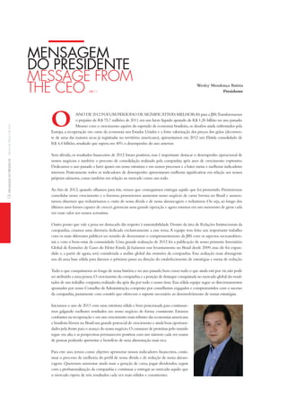 12MenSaGeMdopreSidenteMeSSaGeFroMtHeCeo
ANO DE 2012 FOi UM PERíODO DE SiGNiFiCAtiVAS MELhORAS para a JBS.transformamos
o prejuízo de R$ 75,7 milhões de 2011 em um lucro líquido ajustado de R$ 1,26 bilhão no ano passado.
Mesmo com o crescimento aquém do esperado da economia brasileira,os desafios ainda enfrentados pela
Europa,a recuperação em curso da economia nos Estados Unidos e a forte valorização dos preços dos grãos (decorren-
te de uma das maiores secas já registradas no território americano), apresentamos em 2012 um Ebitda consolidado de
R$ 4,4 bilhões,resultado que supera em 40% o desempenho do ano anterior.
Sem dúvida,os resultados financeiros de 2012 foram positivos,mas é importante destacar o desempenho operacional de
nossos negócios e também o processo de consolidação realizado pela companhia após anos de crescimento expressivo.
Dedicamos o ano passado a fazer ajustes em nossa estrutura e em nossos processos e a bater metas e melhorar indicadores
internos. Praticamente todos os indicadores de desempenho apresentaram melhoras significativas em relação aos nossos
próprios números,como também em relação ao mercado como um todo.
Ao fim de 2012, quando olhamos para trás, vemos que conseguimos entregar aquilo que foi prometido. Prometemos
consolidar nosso crescimento e o fizemos; prometemos aumentar nosso negócio de carne bovina no Brasil e aumen-
tamos; dissemos que reduziríamos o custo de nossa dívida e de nossa alavancagem e reduzimos. Ou seja, ao longo dos
últimos anos fomos capazes de crescer,gerenciar uma grande operação e agora estamos em um momento de gerar cada
vez mais valor aos nossos acionistas.
Outro ponto que vale a pena ser destacado diz respeito à sustentabilidade.Dentro da área de Relações institucionais da
companhia, criamos uma diretoria dedicada exclusivamente a esse tema.A equipe tem feito um importante trabalho
com os mais diferentes públicos no sentido de demonstrar o comprometimento da JBS com os aspectos socioambien-
tais e com o bem-estar da comunidade.Uma grande realização de 2012 foi a publicação de nosso primeiro inventário
Global de Emissões de Gases do Efeito Estufa.Já fazíamos esse levantamento no Brasil desde 2009,mas ele foi expan-
dido e, a partir de agora, será considerada a análise global das emissões da companhia. Essa avaliação mais abrangente
nos dá uma base sólida para darmos o próximo passo na direção do estabelecimento de estratégias e metas de redução.
tudo o que conquistamos ao longo de nossa história e no ano passado,bem como tudo o que ainda está por vir,não pode
ser atribuído a uma pessoa.O crescimento da companhia e a posição de destaque conquistada no mercado global são resul-
tados de um trabalho conjunto,realizado dia após dia por todo o nosso time.Essa sólida equipe segue os direcionamentos
apontados por nosso Conselho deAdministração,composto por conselheiros engajados e comprometidos com o sucesso
da companhia,juntamente com comitês que oferecem o suporte necessário ao desenvolvimento de nossas estratégias.
iniciamos o ano de 2013 com uma estrutura sólida e bem posicionada para continuar-
mos galgando melhores resultados em nosso negócio de forma consistente. Estamos
confiantes na recuperação e em um crescimento mais robusto das economias americana
e brasileira.Vemos no Brasil um grande potencial de crescimento e ainda boas oportuni-
dades pela frente para o avanço do nosso negócio.O consumo de proteínas pelo mundo
segue em alta,e as perspectivas permanecem positivas com um número cada vez maior
de pessoas podendo aproveitar o benefício de uma alimentação mais rica.
Para este ano, temos como objetivo aprimorar nossos indicadores financeiros, conti-
nuar o processo de melhoria do perfil de nossa dívida e de redução de nossa alavan-
cagem. Queremos aumentar ainda mais a geração de caixa, pagar dividendos, seguir
com a profissionalização da companhia e continuar a entregar ao mercado aquilo que
o mercado espera de nós:resultados cada vez mais sólidos e consistentes.
O
menSAGem
do PReSidente
MeSSaGe FroM
tHe Ceo GRi 1.1
Wesley mendonça batista
Presidente
 