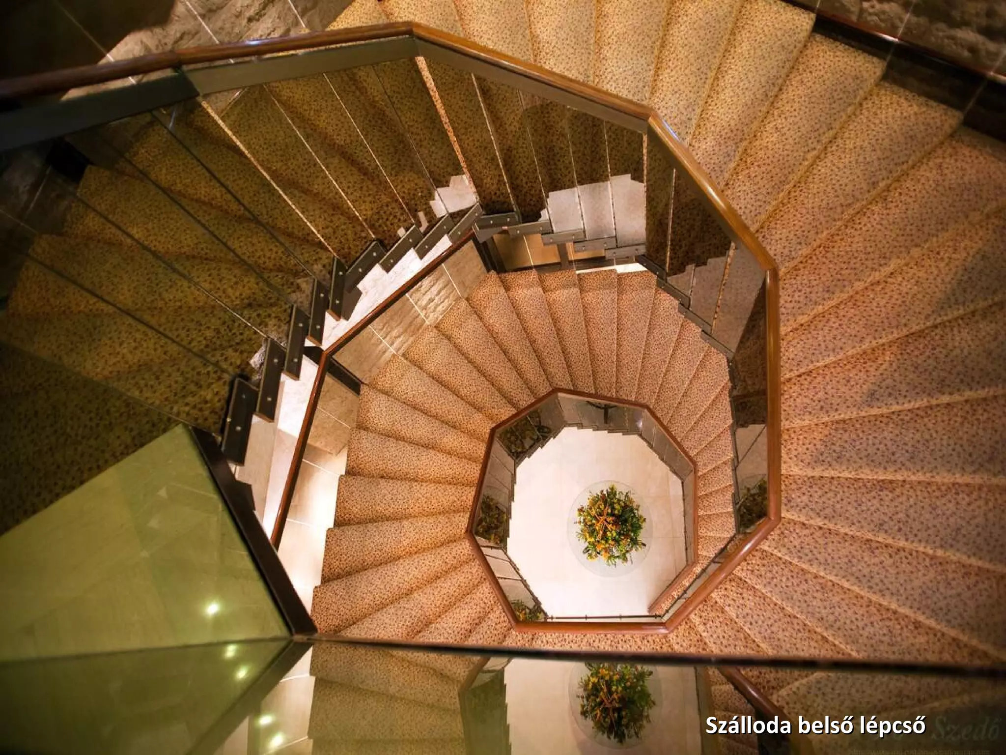 2012.04.17. Jeruzsálemi hétköznapok SSzzáállllooddaa bbeellssőő llééppccssőő17 
 