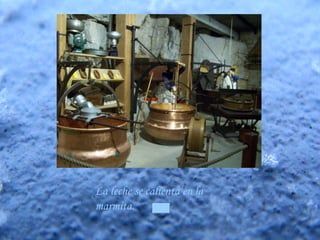 La leche se calienta en la
marmita.