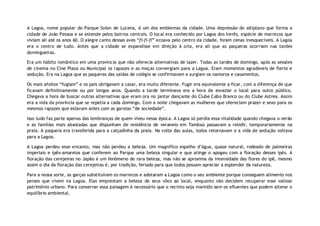 A Lagoa, nome popular do Parque Solon de Lucena, é um dos emblemas da cidade. Uma depressão do altiplano que forma a
cidade de João Pessoa e se estende pelos bairros centrais. O local era conhecido por Lagoa dos Irerês, espécie de marrecos que
viviam ali até os anos 60. O alegre canto dessas aves “fi-fi-fi” ecoava pelo centro da cidade, foram cenas inesquecíveis. A Lagoa
era o centro de tudo. Antes que a cidade se expandisse em direção à orla, era ali que as paqueras ocorriam nas tardes
domingueiras.

Era um hábito romântico em uma província que não oferecia alternativas de lazer. Todas as tardes de domingo, após as sessões
de cinema no Cine Plaza ou Municipal os rapazes e as moças convergiam para a Lagoa. Eram momentos agradáveis de flerte e
sedução. Era na Lagoa que as paqueras das saídas de colégio se confirmavam e surgiam os namoros e casamentos.

Os mais afoitos “fugiam” e os pais obrigavam a casar, era muito diferente. Fugir era equivalente a ficar, com a diferença de que
ficavam definitivamente ou por longos anos. Quando a tarde terminava era a hora de esvaziar o local para outro público.
Chegava a hora de buscar outras alternativas que eram ora no jantar dançante do Clube Cabo Branco ou do Clube Astrea. Assim
era a vida da província que se repetia a cada domingo. Com a noite chegavam as mulheres que ofereciam prazer e sexo para os
mesmos rapazes que estavam antes com as garotas “de sociedade”.

Isso tudo faz parte apenas das lembranças de quem viveu nessa época. A Lagoa só perdia essa vitalidade quando chegava o verão
e as famílias mais abastadas que dispunham de residência de veraneio em Tambaú passavam a residir, temporariamente na
praia. A paquera era transferida para a calçadinha da praia. Na volta das aulas, todos retornavam e a vida de sedução voltava
para a Lagoa.

A Lagoa perdeu esse encanto, mas não perdeu a beleza. Um magnífico espelho d’água, quase natural, rodeado de palmeiras
imperiais e ipês-amarelos que conferem ao Parque uma beleza singular e que atinge o apogeu com a floração desses ipês. A
floração das cerejeiras no Japão é um fenômeno de rara beleza, mas não se aproxima da intensidade das flores do ipê, mesmo
assim o dia da floração das cerejeiras é, por tradição, feriado para que todos possam apreciar a esplendor da natureza.

Para a nossa sorte, as garças substituíram os marrecos e adotaram a Lagoa como o seu ambiente porque conseguem alimento nos
peixes que vivem na Lagoa. Elas emprestam a beleza de seus vôos ao local, enquanto não decidem recuperar esse valioso
patrimônio urbano. Para conservar essa paisagem é necessário que o recinto seja mantido sem os efluentes que podem alterar o
equilíbrio ambiental.
 